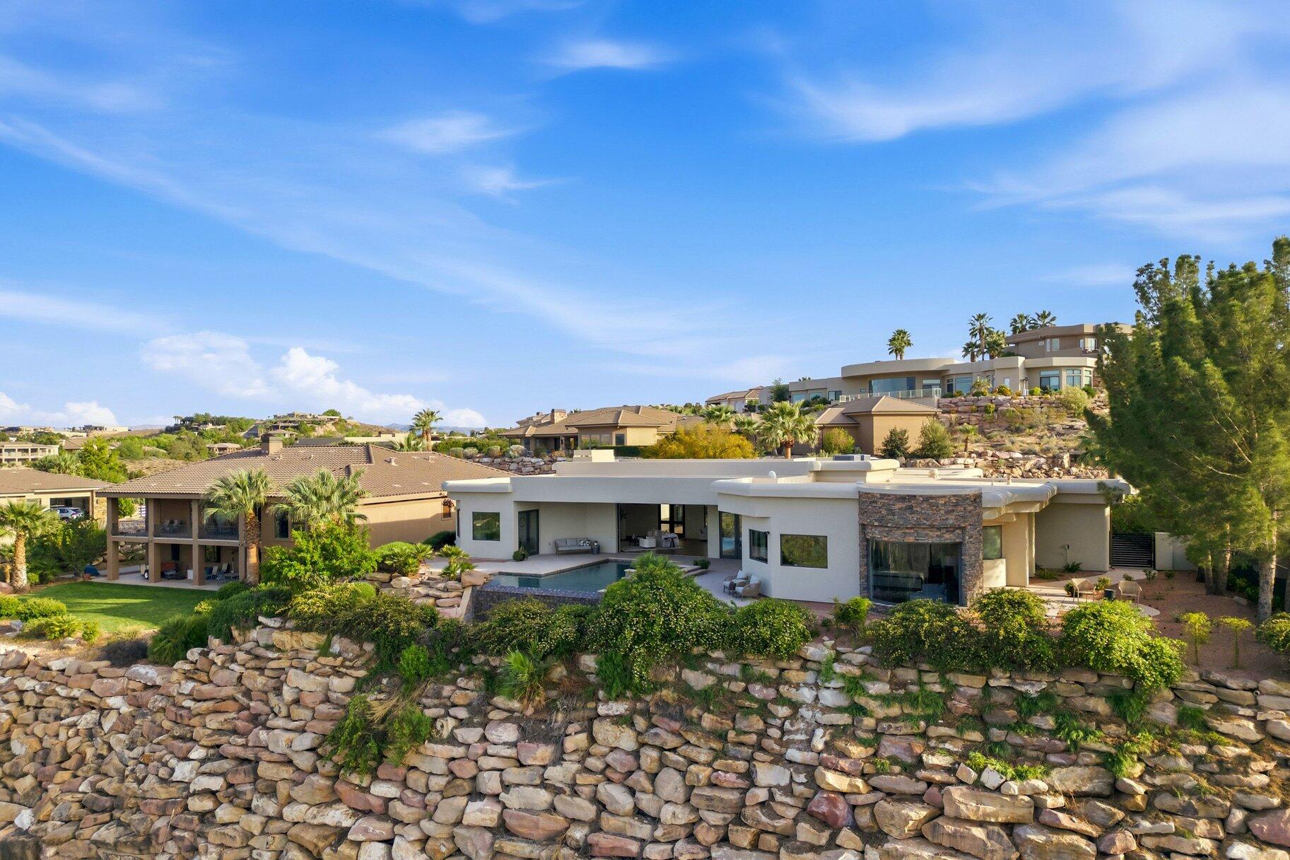 STONE CLIFF - Residential