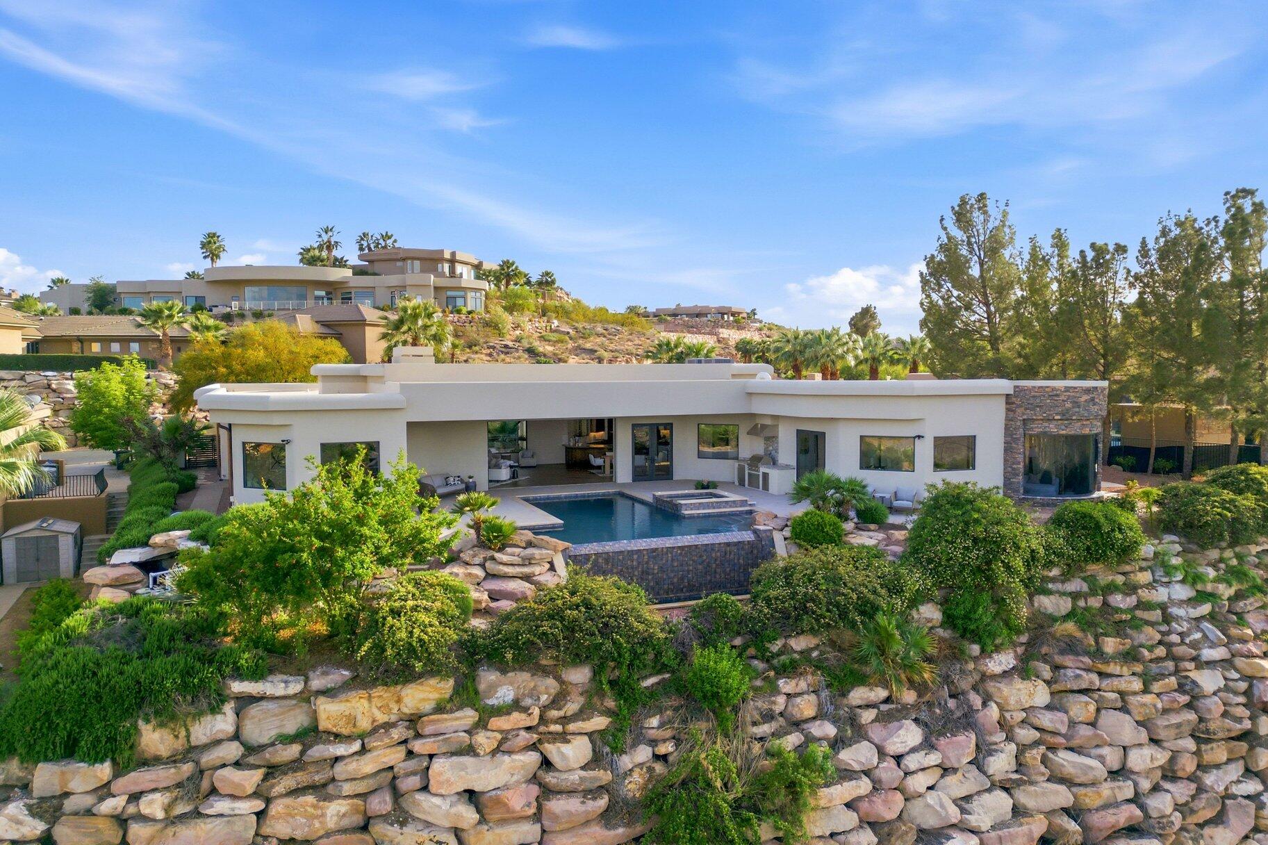 STONE CLIFF - Residential