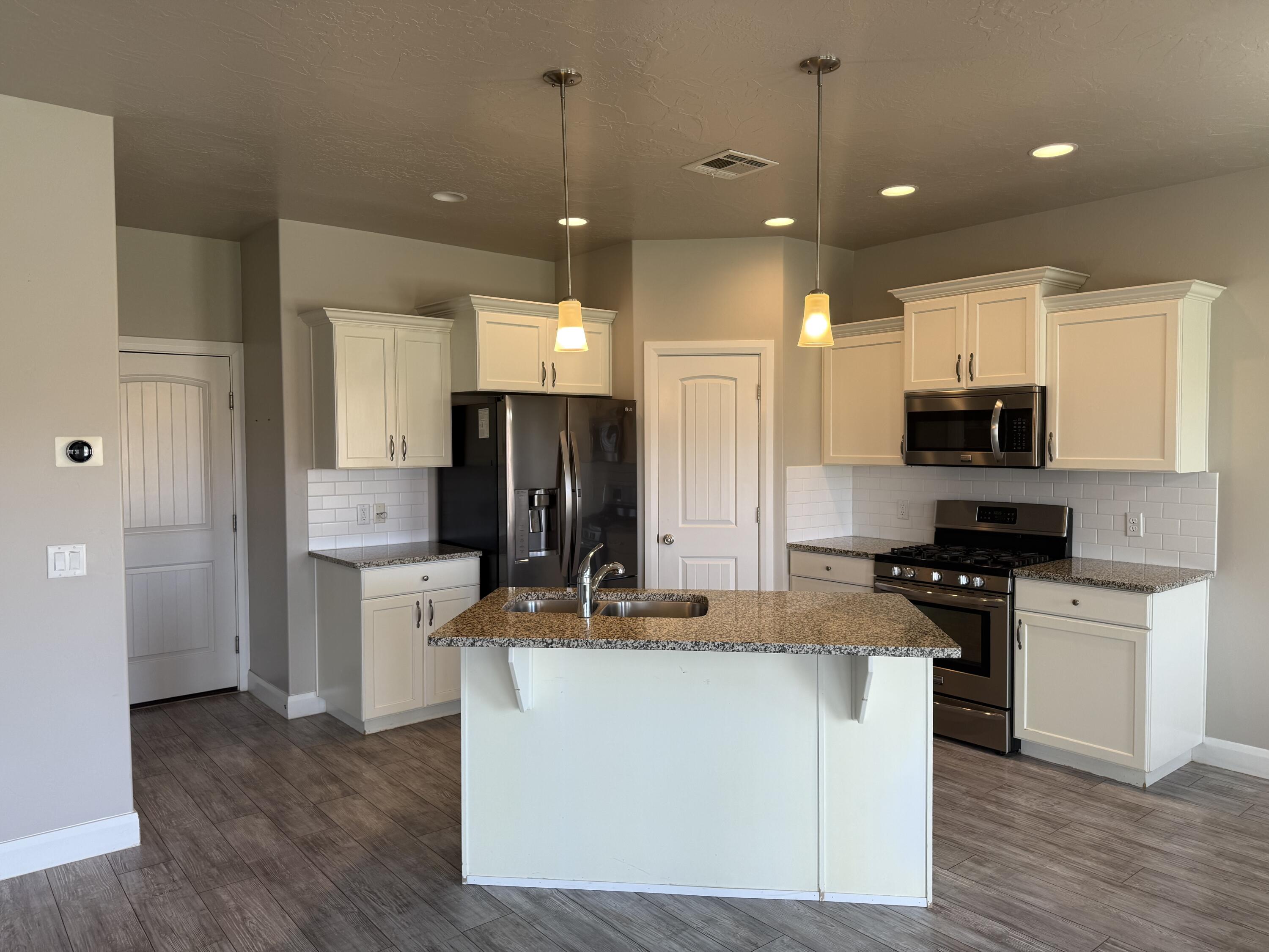 DESERT CREST - Residential
