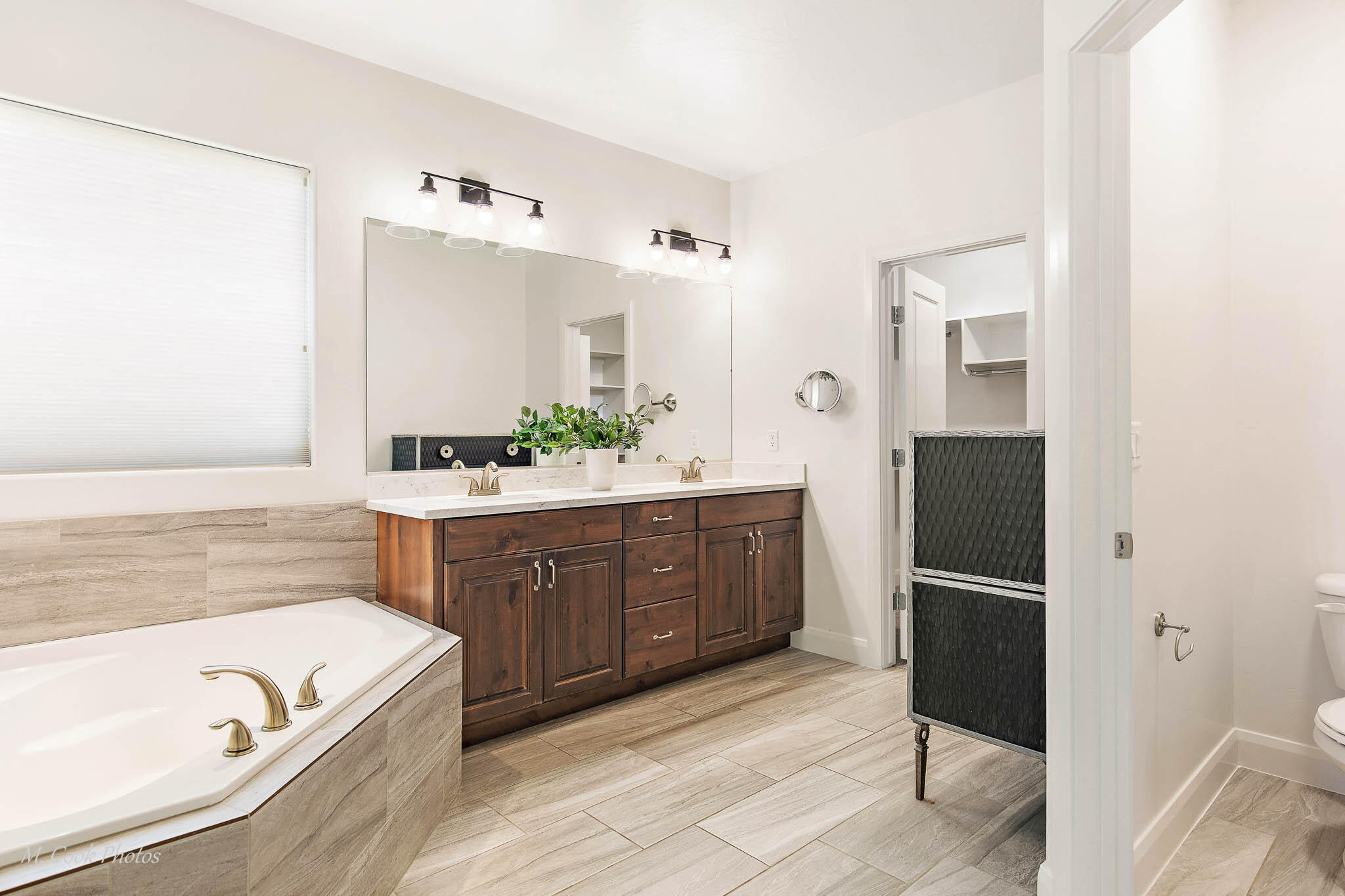 AVALLON AT MEADOWOOD - Residential