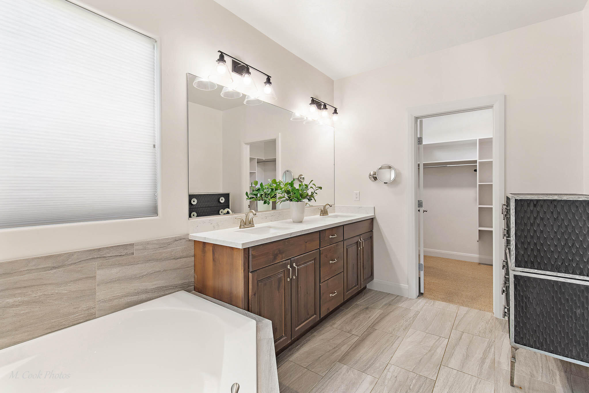 AVALLON AT MEADOWOOD - Residential