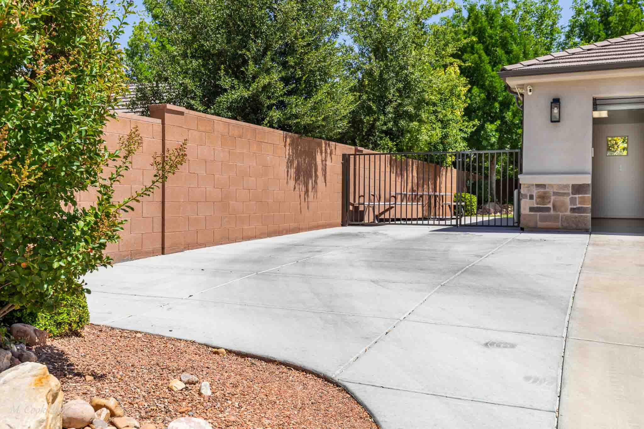 AVALLON AT MEADOWOOD - Residential