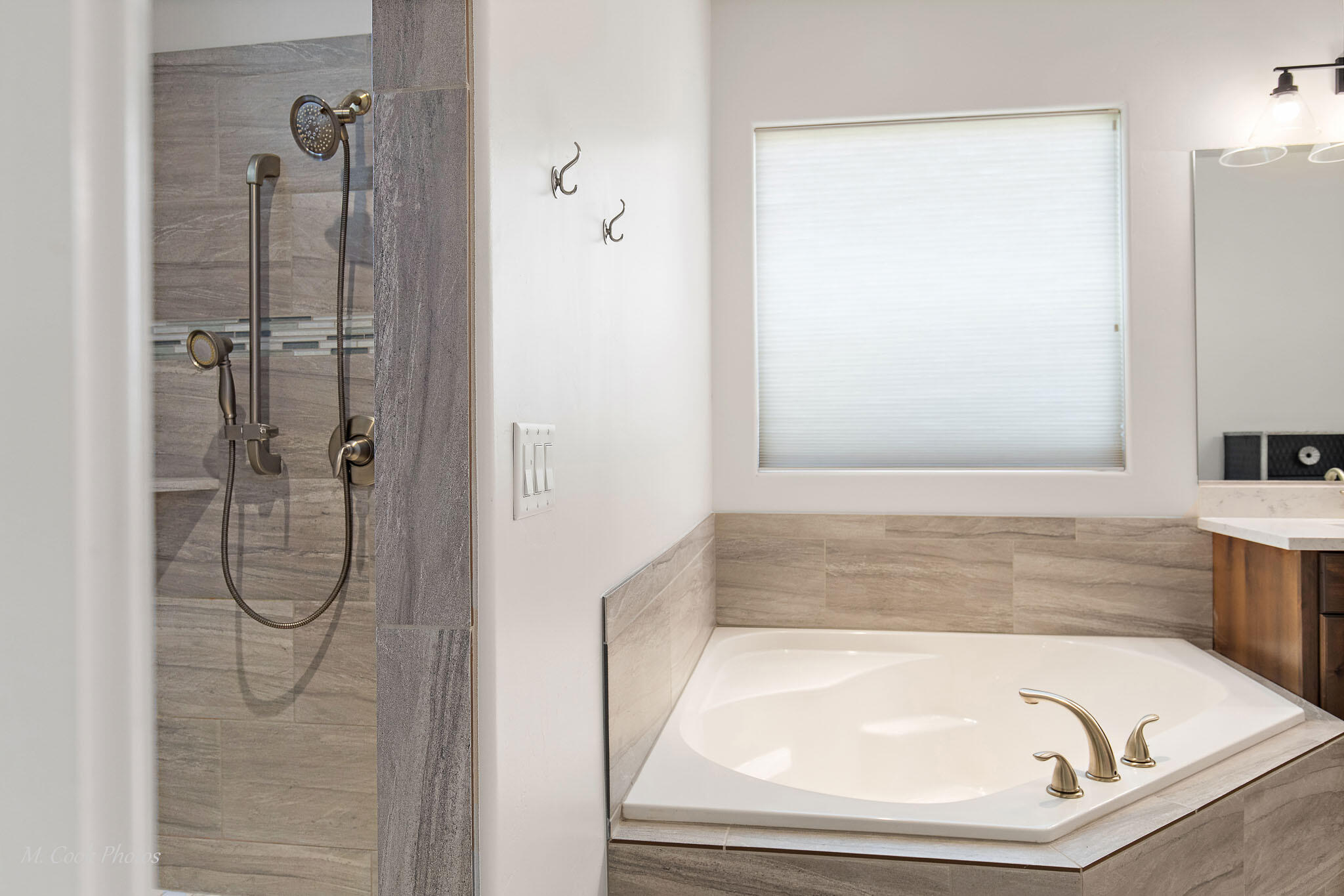 AVALLON AT MEADOWOOD - Residential
