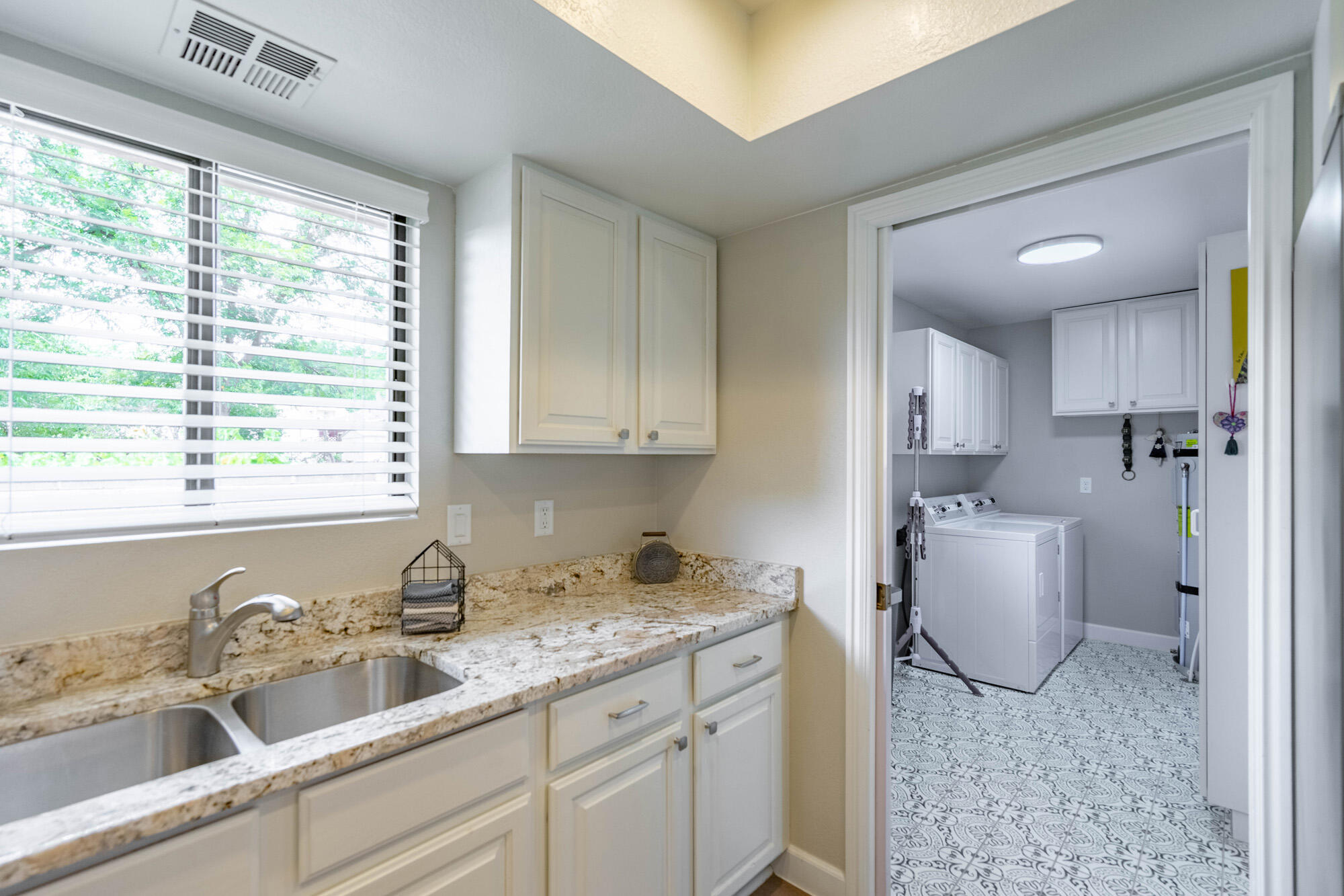 HERITAGE PARK TOWNHOMES - Residential