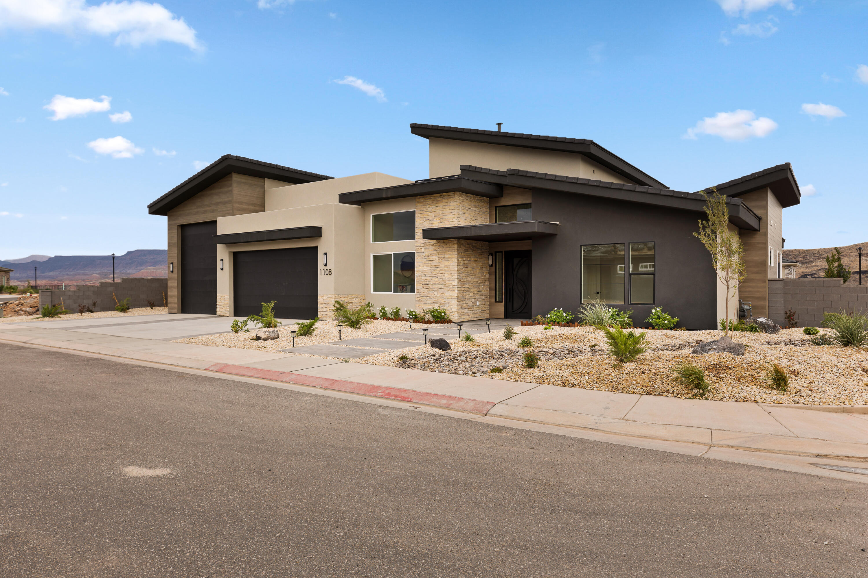 FALCON RIDGE - Residential