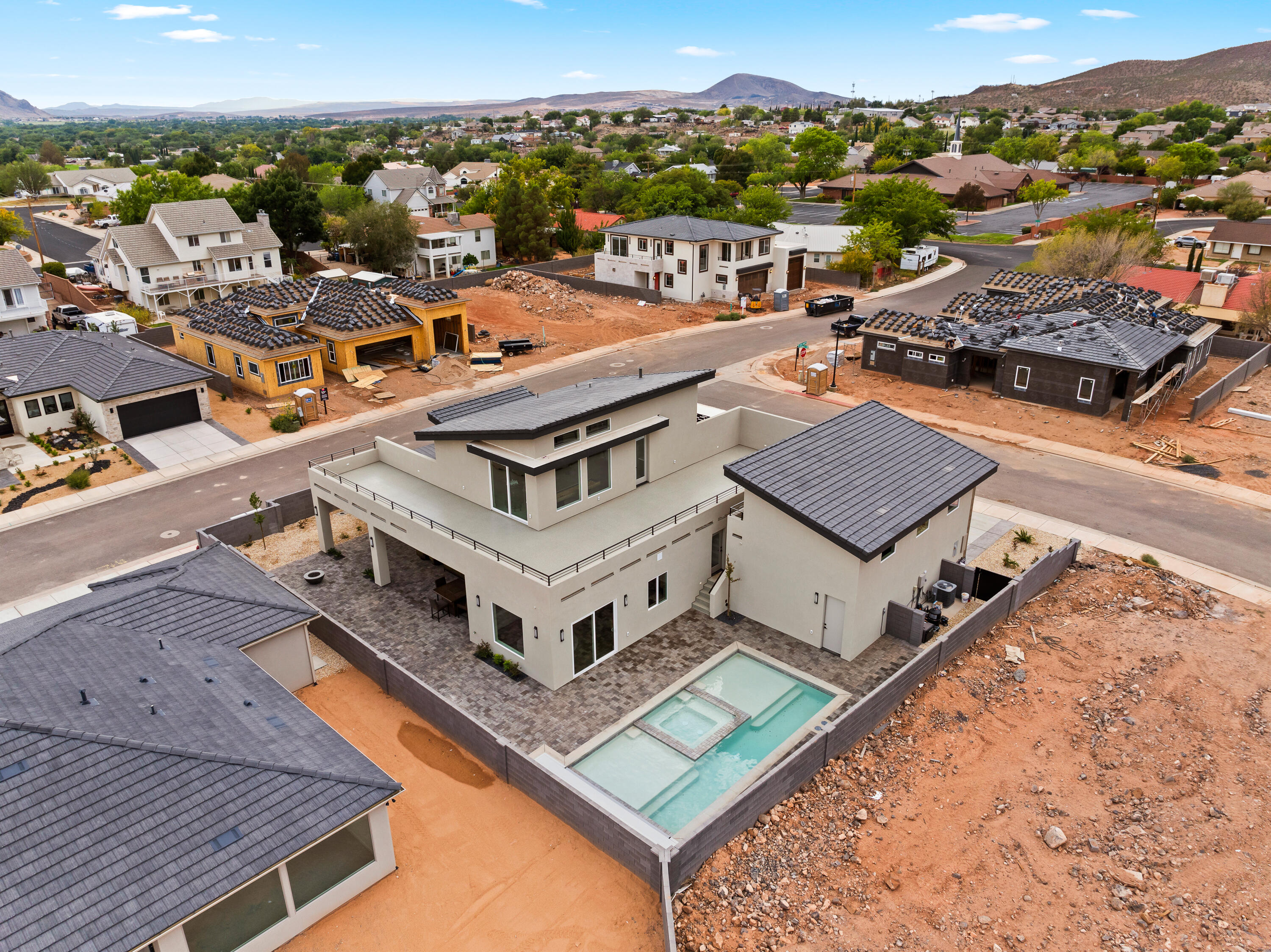 FALCON RIDGE - Residential
