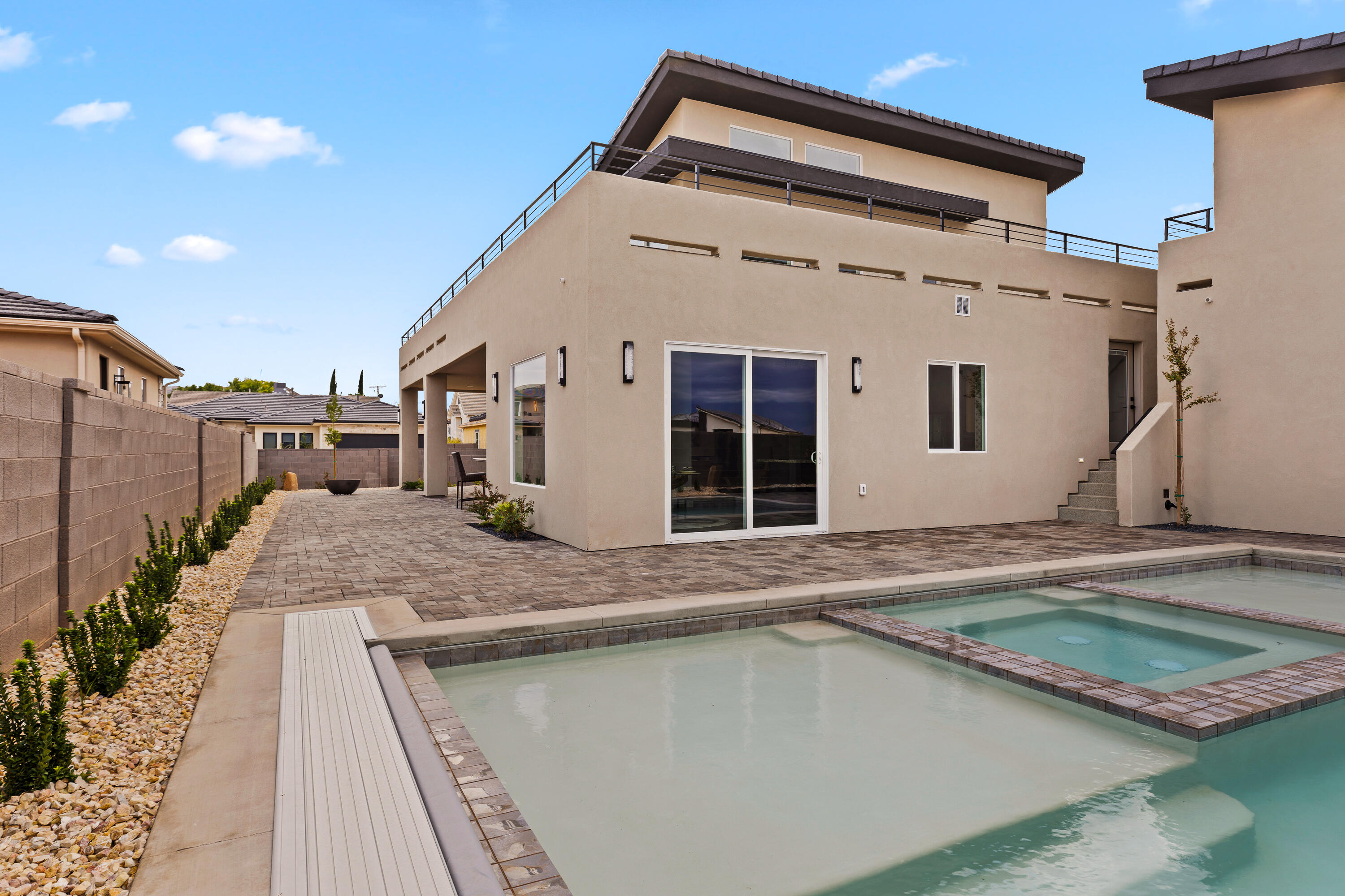 FALCON RIDGE - Residential