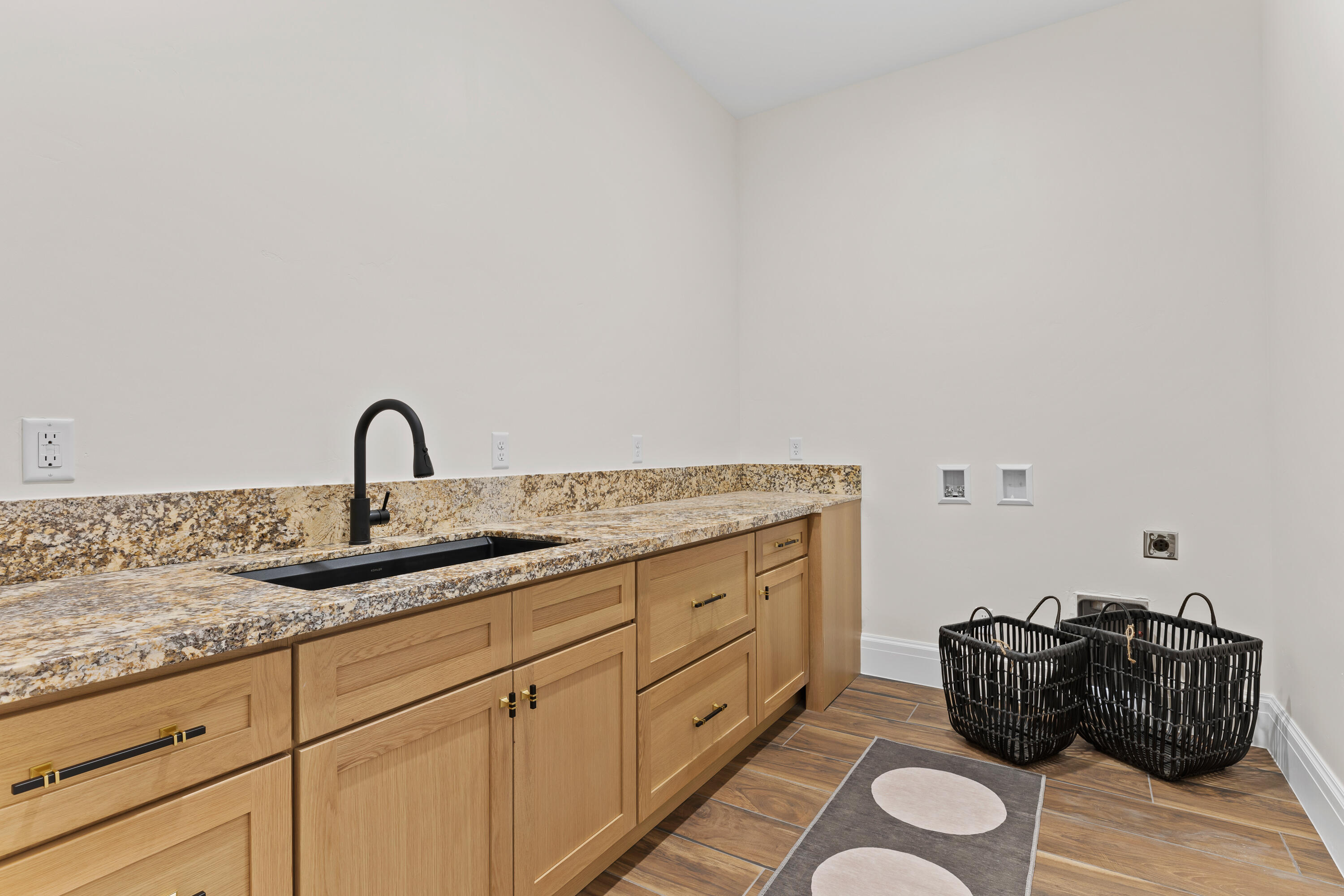 FALCON RIDGE - Residential