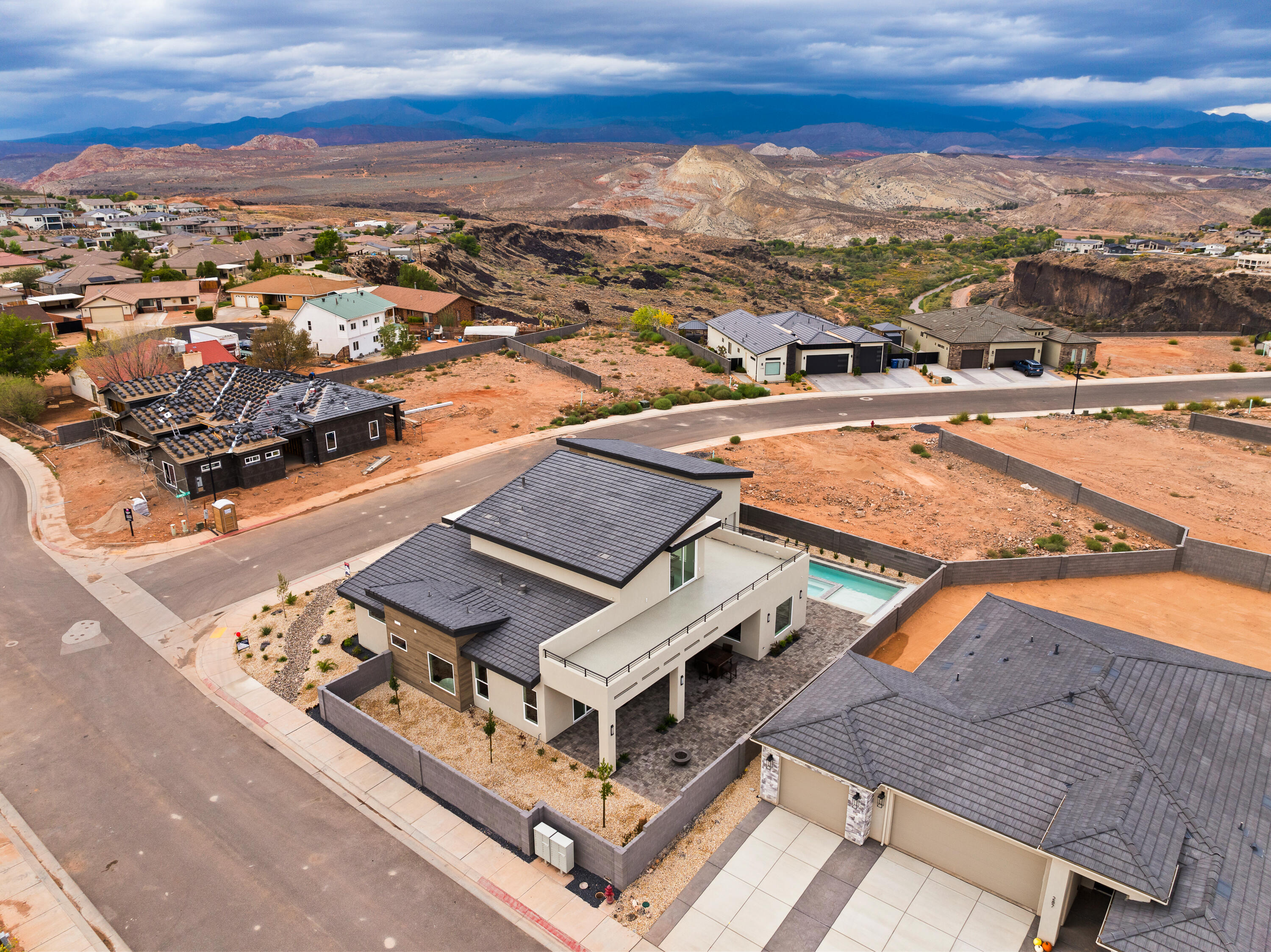 FALCON RIDGE - Residential