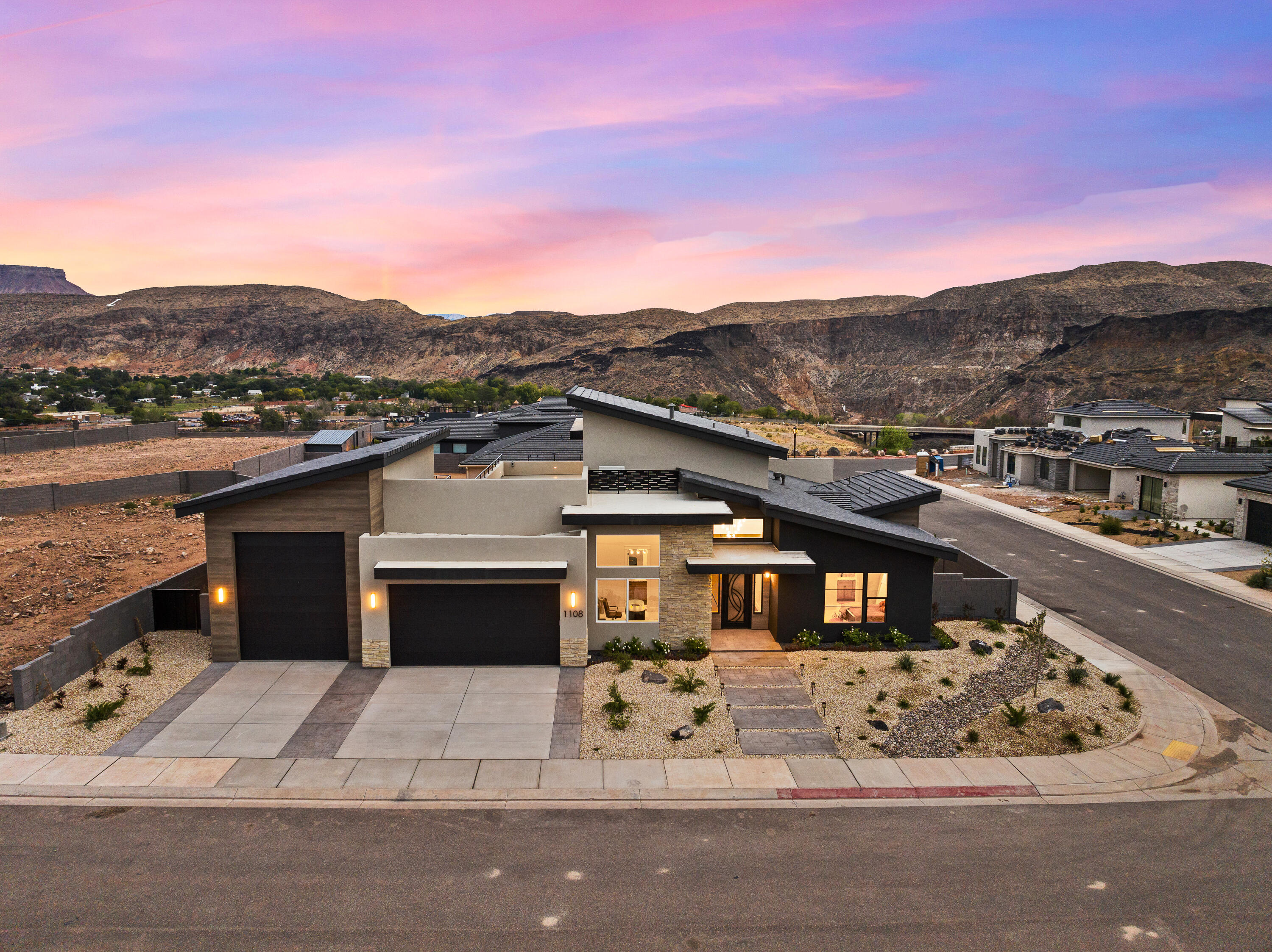 FALCON RIDGE - Residential