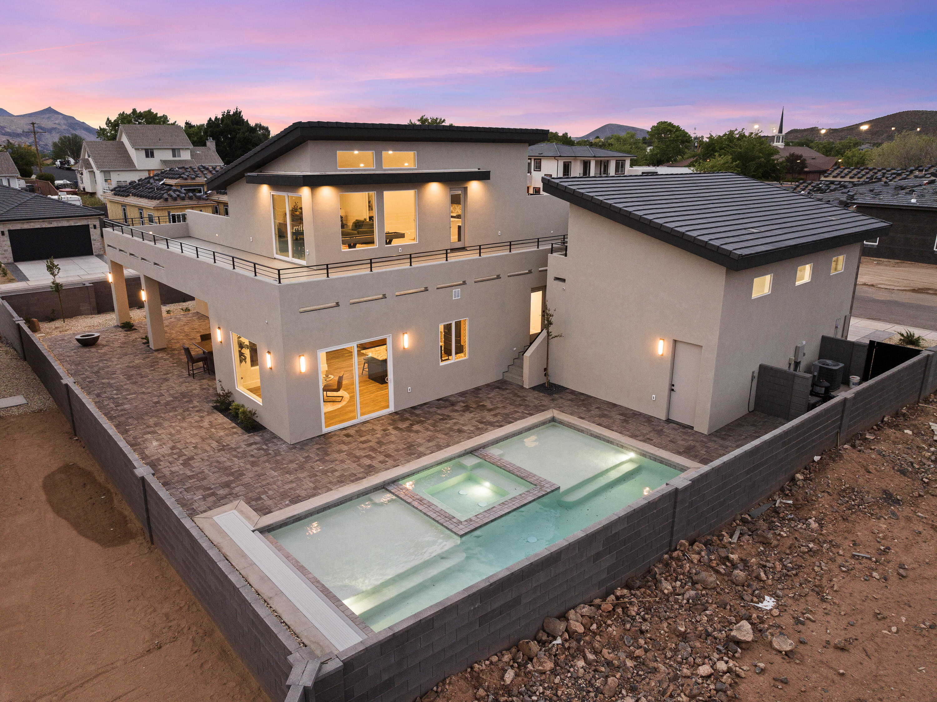 FALCON RIDGE - Residential