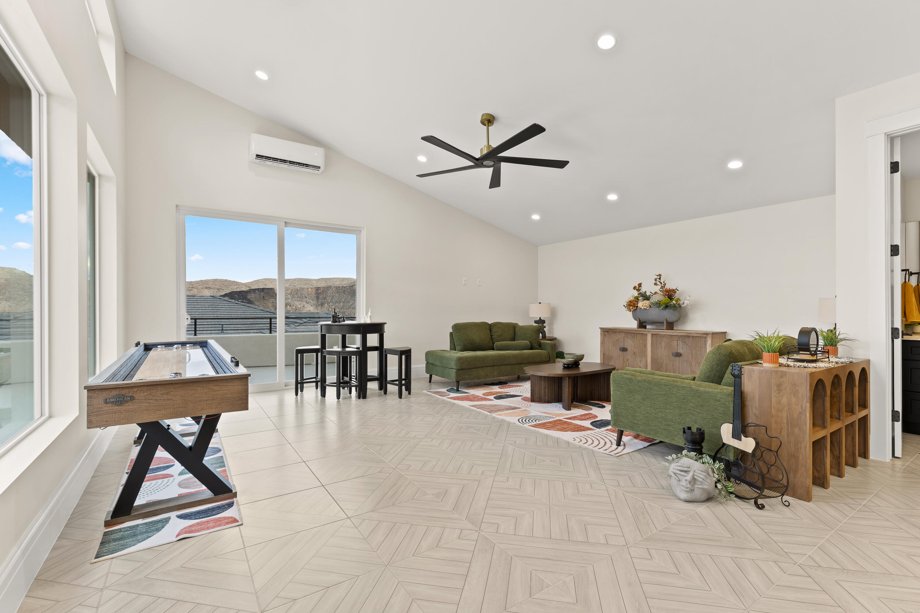 FALCON RIDGE - Residential
