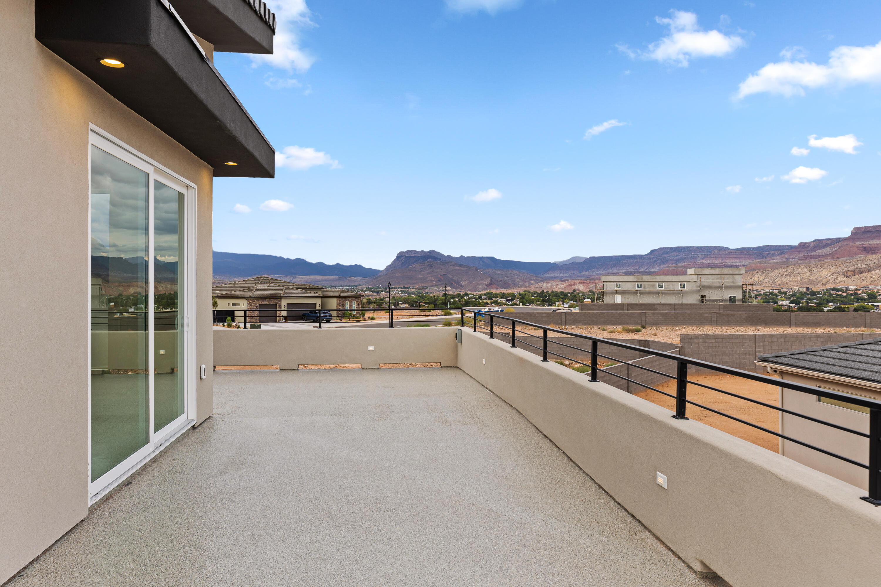 FALCON RIDGE - Residential