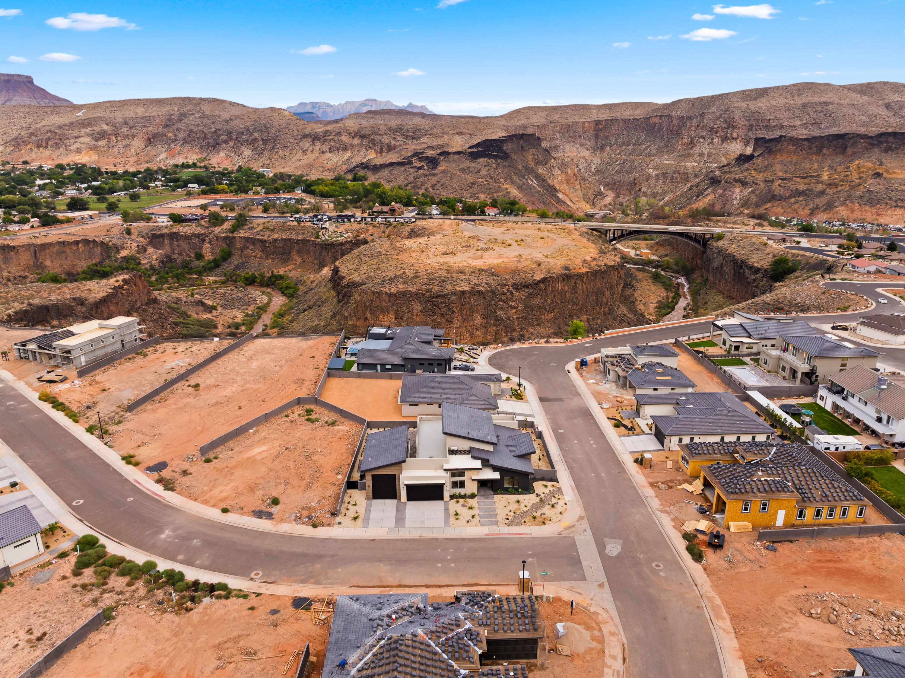 FALCON RIDGE - Residential