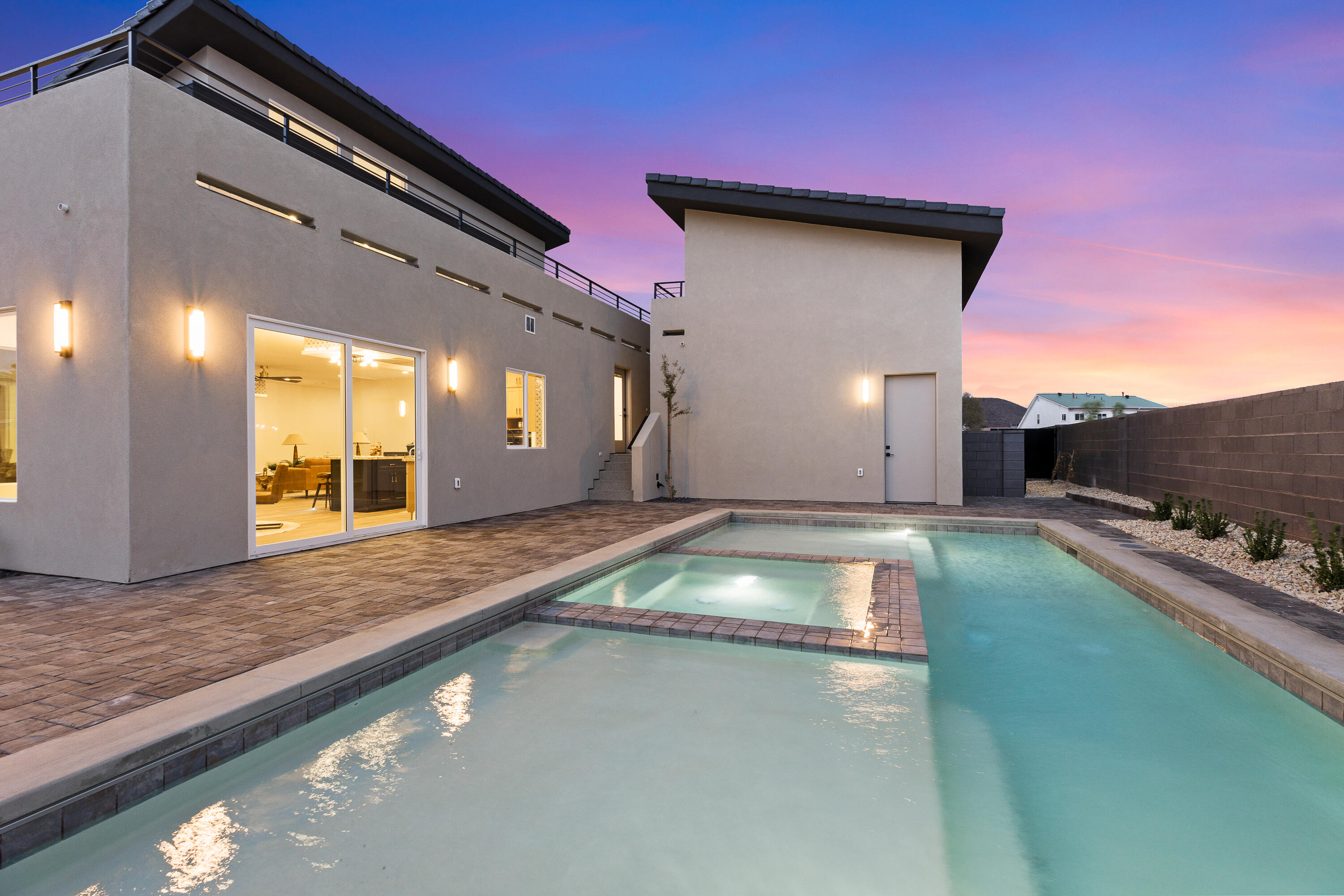 FALCON RIDGE - Residential