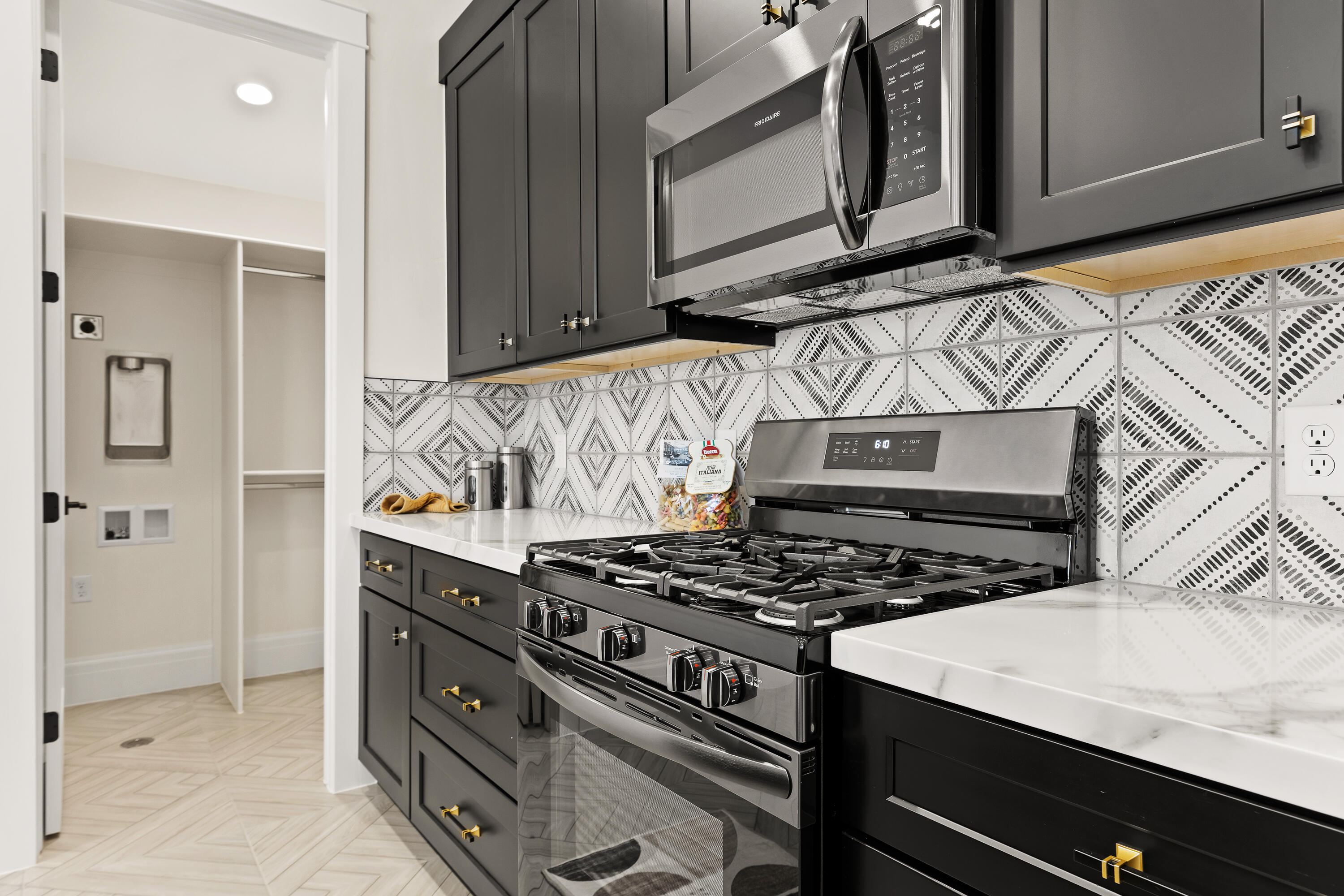 FALCON RIDGE - Residential