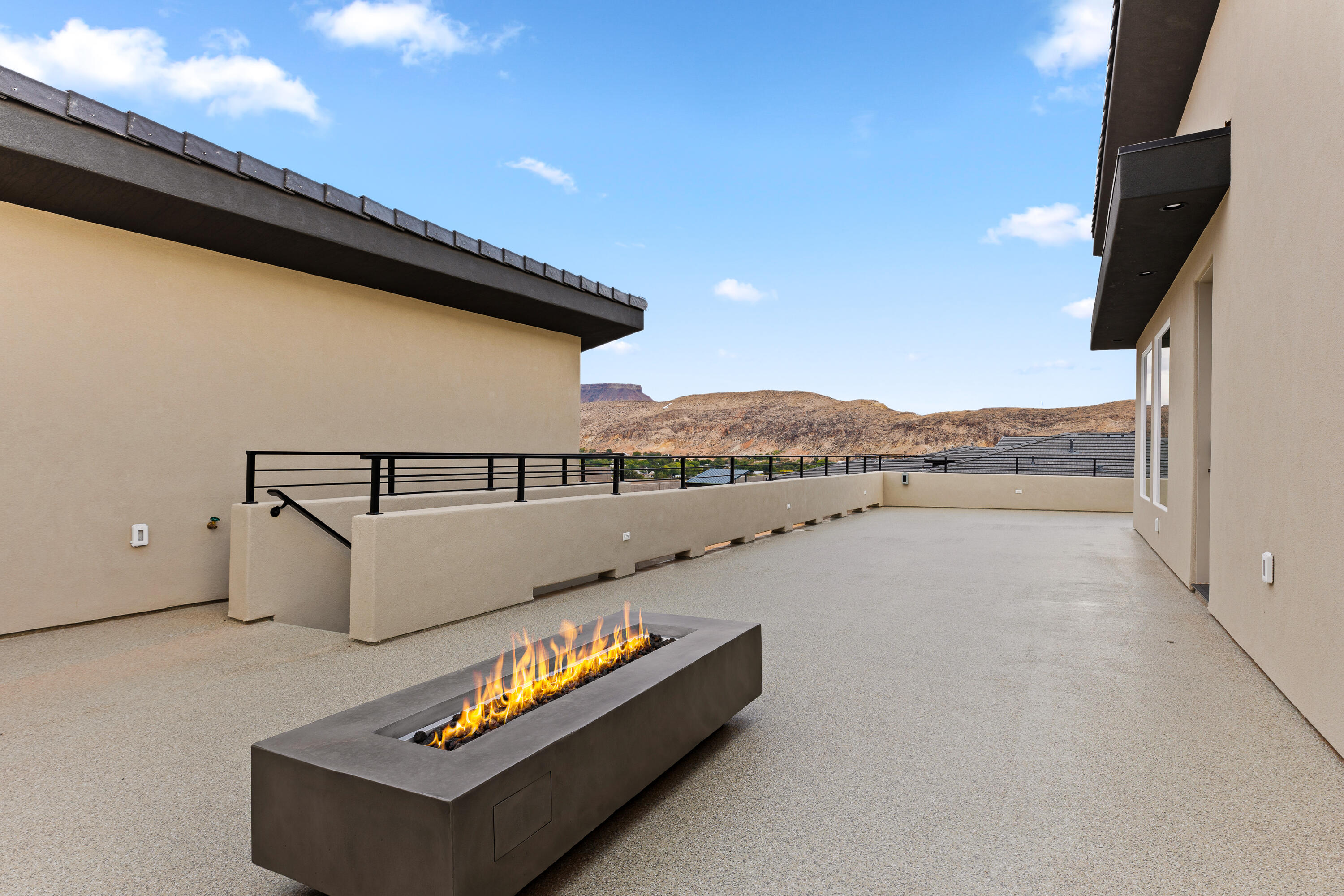 FALCON RIDGE - Residential