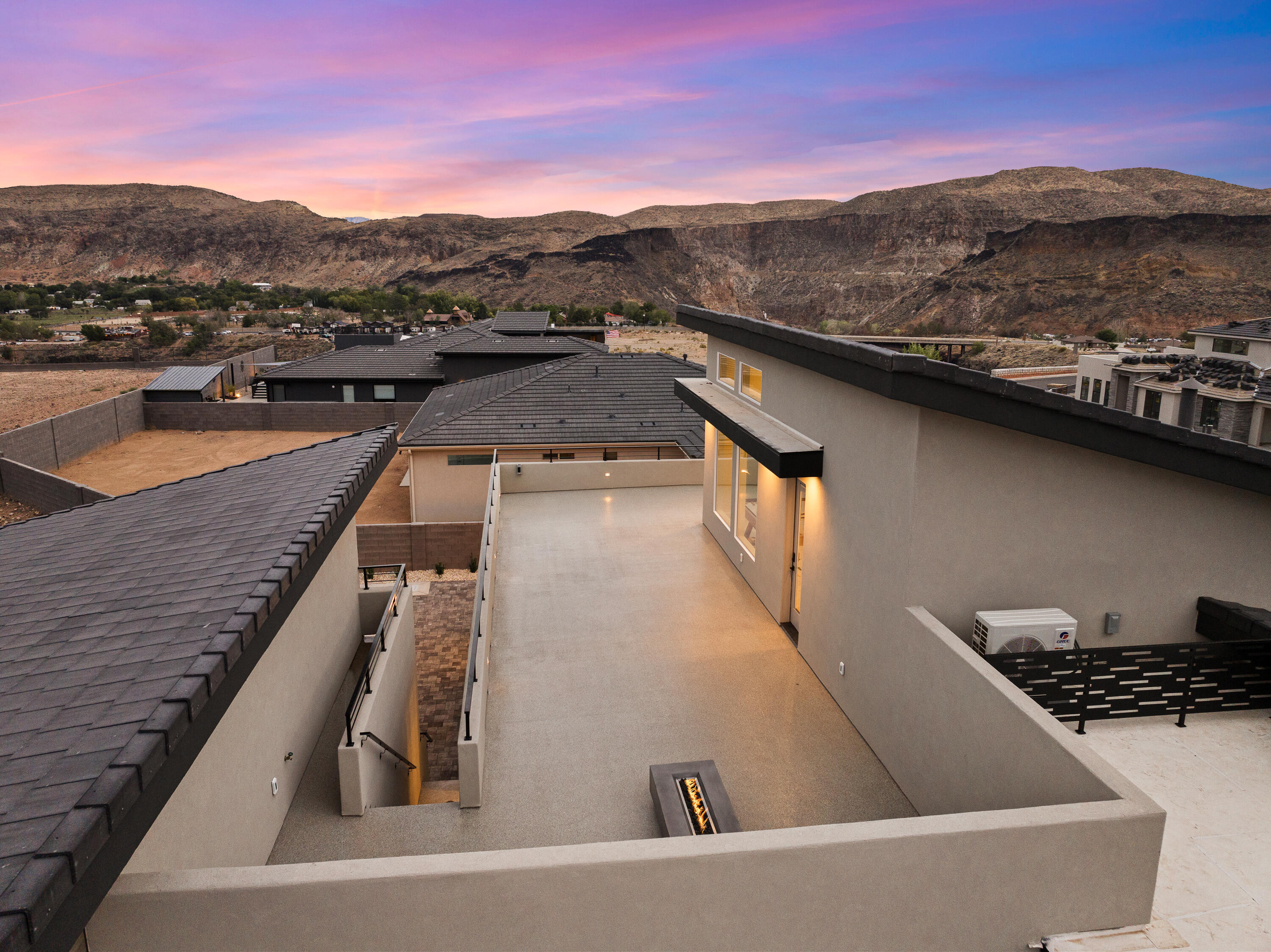 FALCON RIDGE - Residential