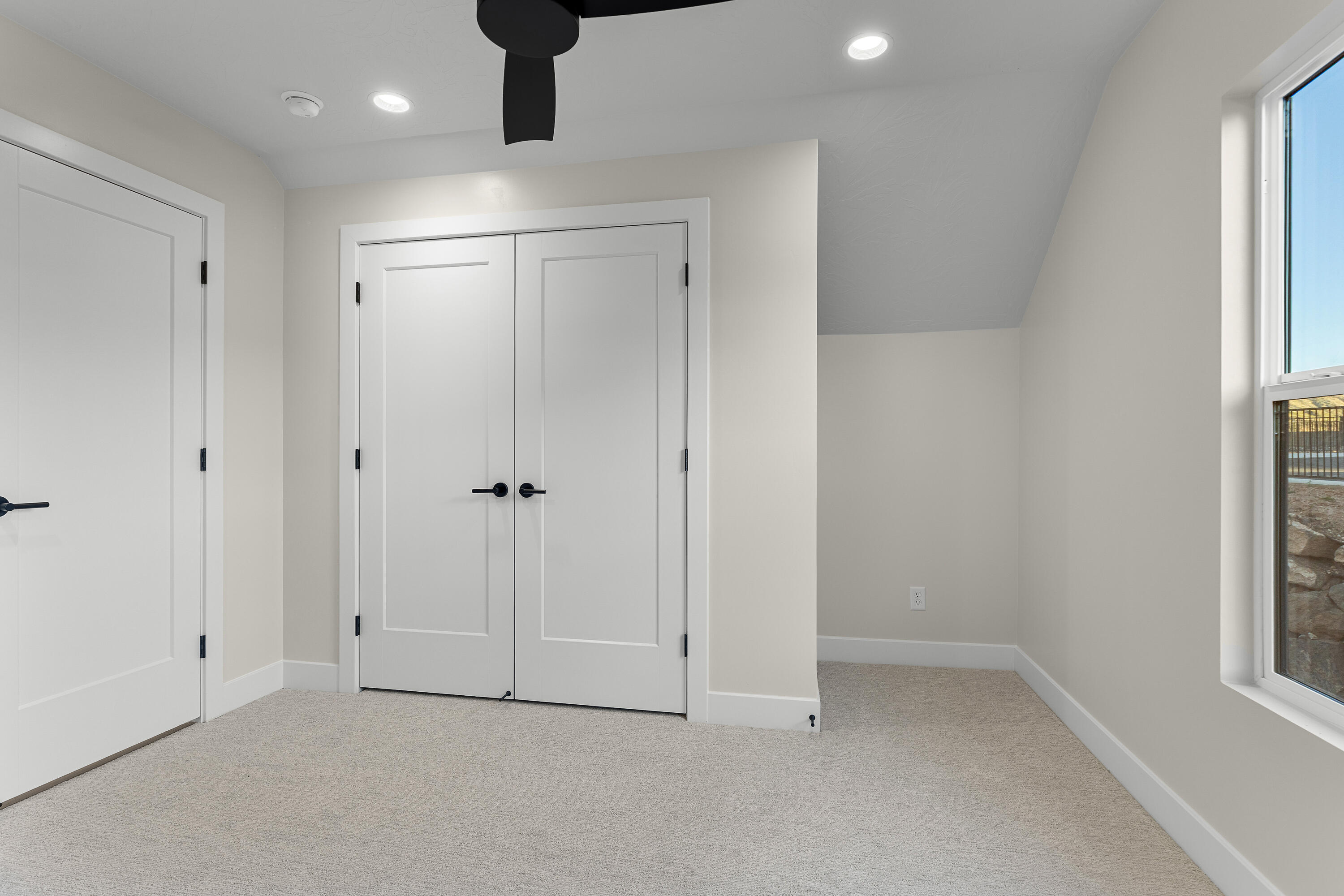 FALCON RIDGE - Residential