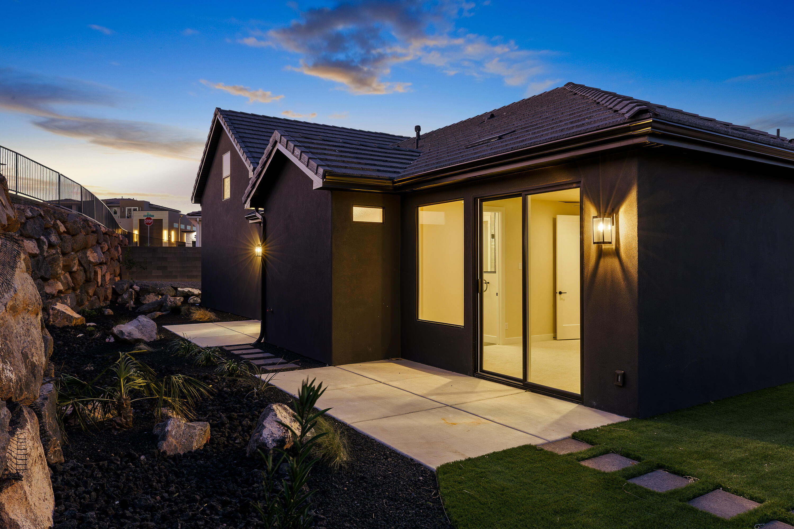 FALCON RIDGE - Residential