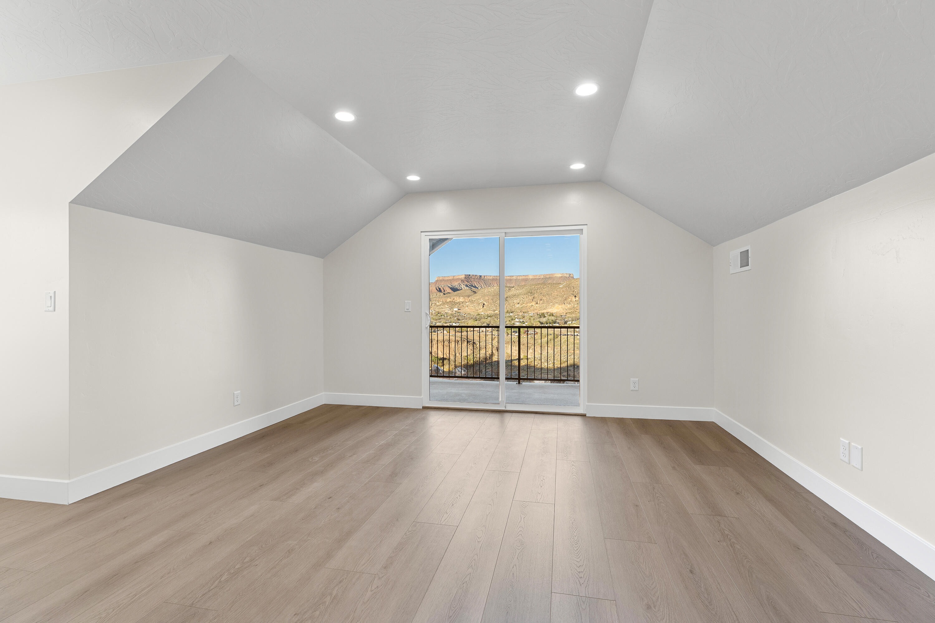 FALCON RIDGE - Residential