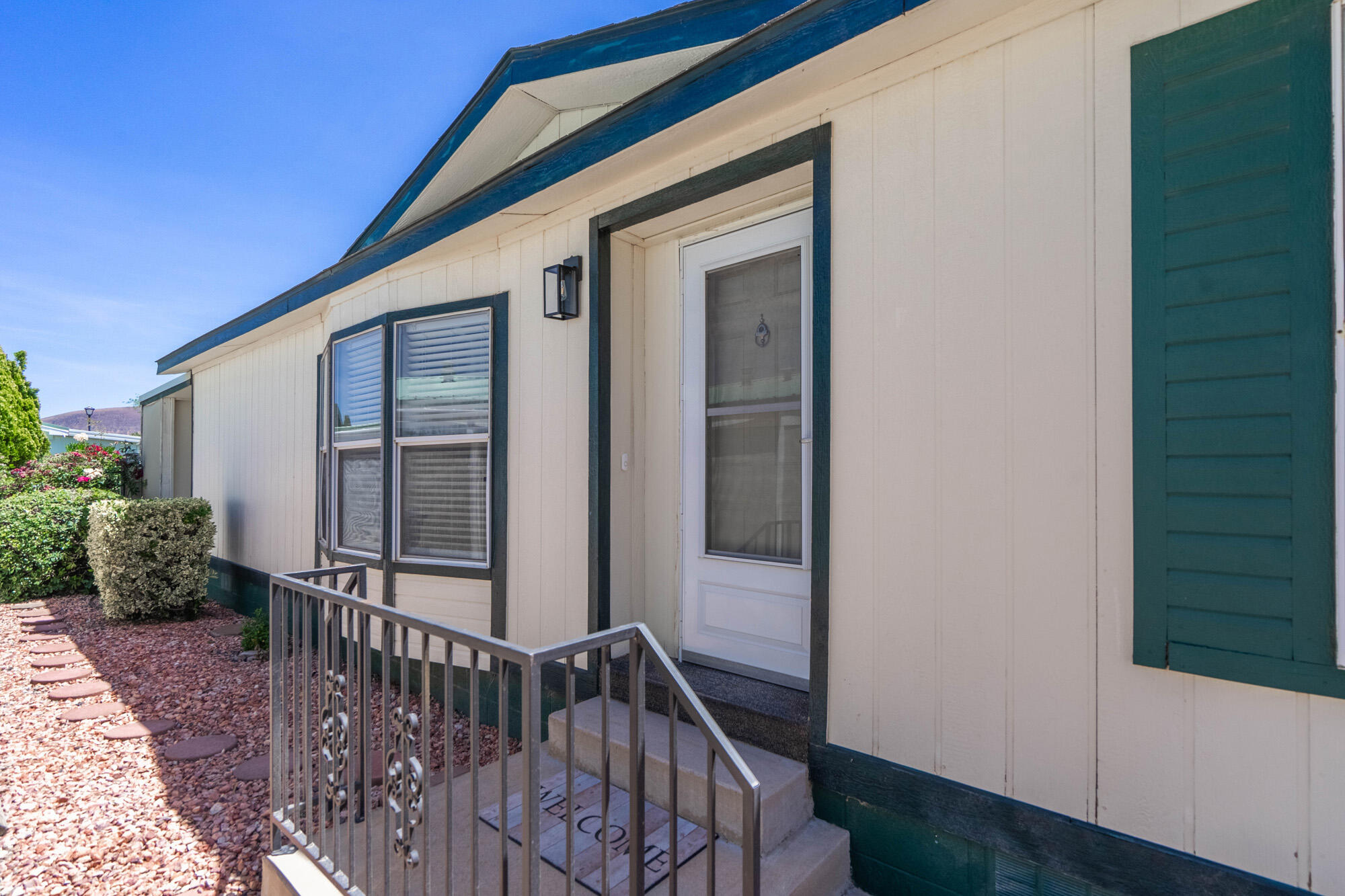 LAVA BLUFF MOBILE HOME PARK - Residential