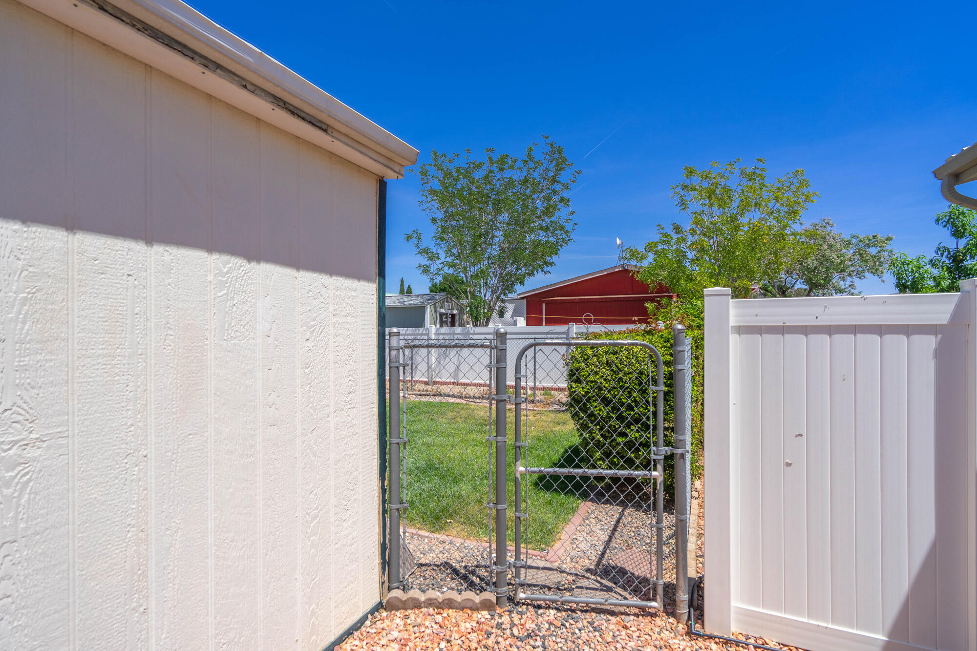 LAVA BLUFF MOBILE HOME PARK - Residential