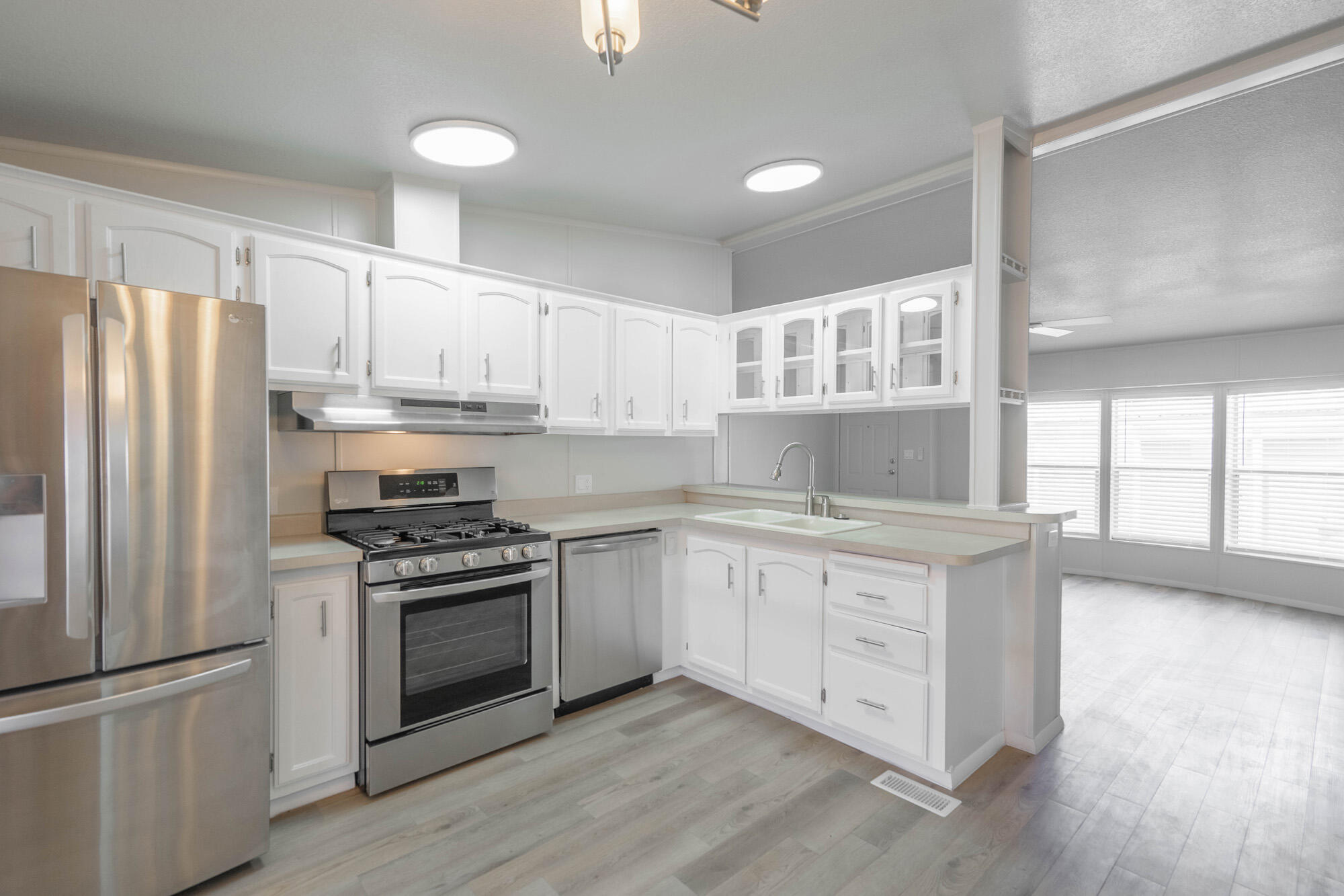 LAVA BLUFF MOBILE HOME PARK - Residential