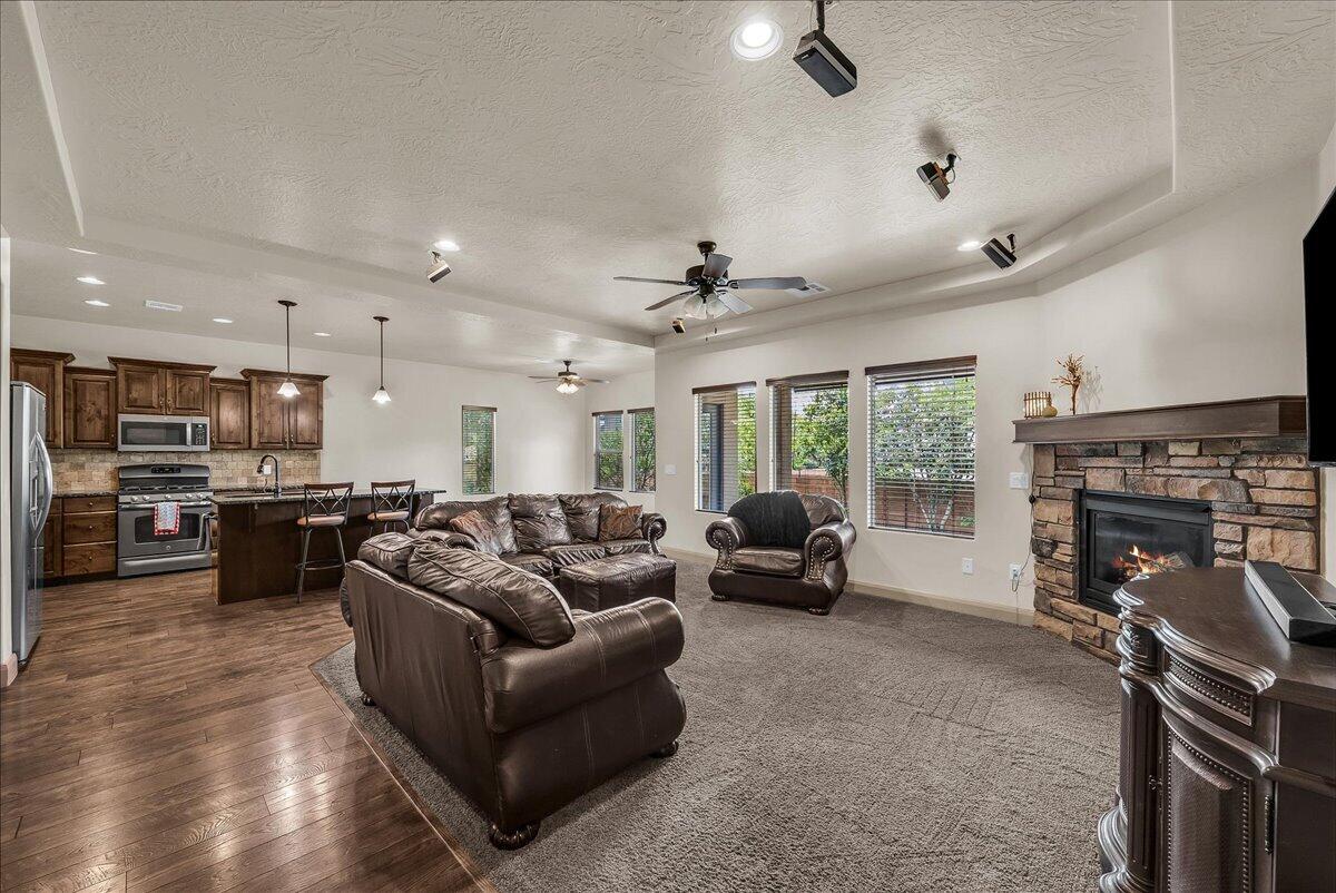 SUN VALLEY ESTATES - Residential