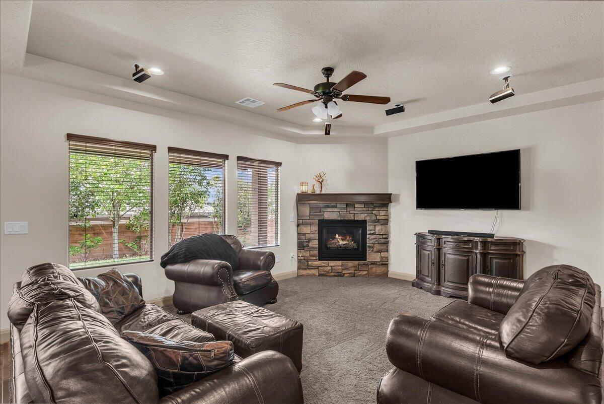 SUN VALLEY ESTATES - Residential
