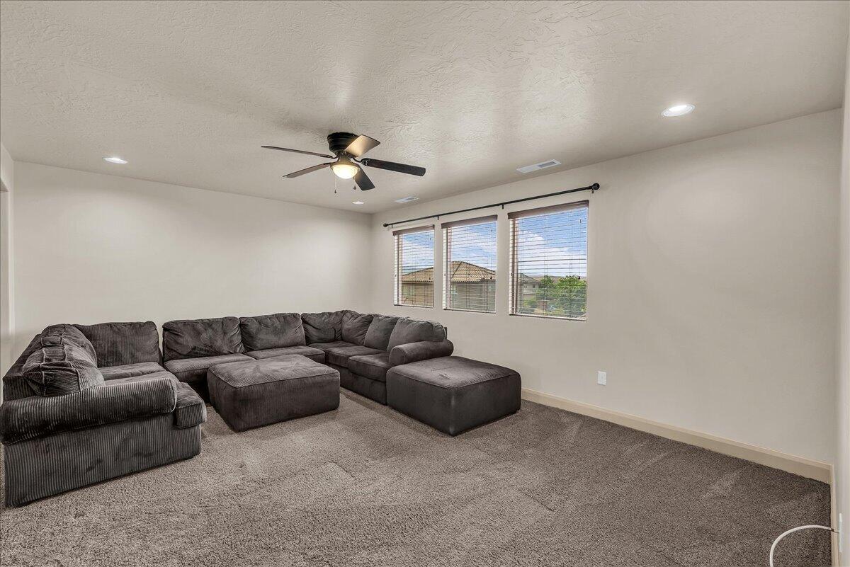 SUN VALLEY ESTATES - Residential