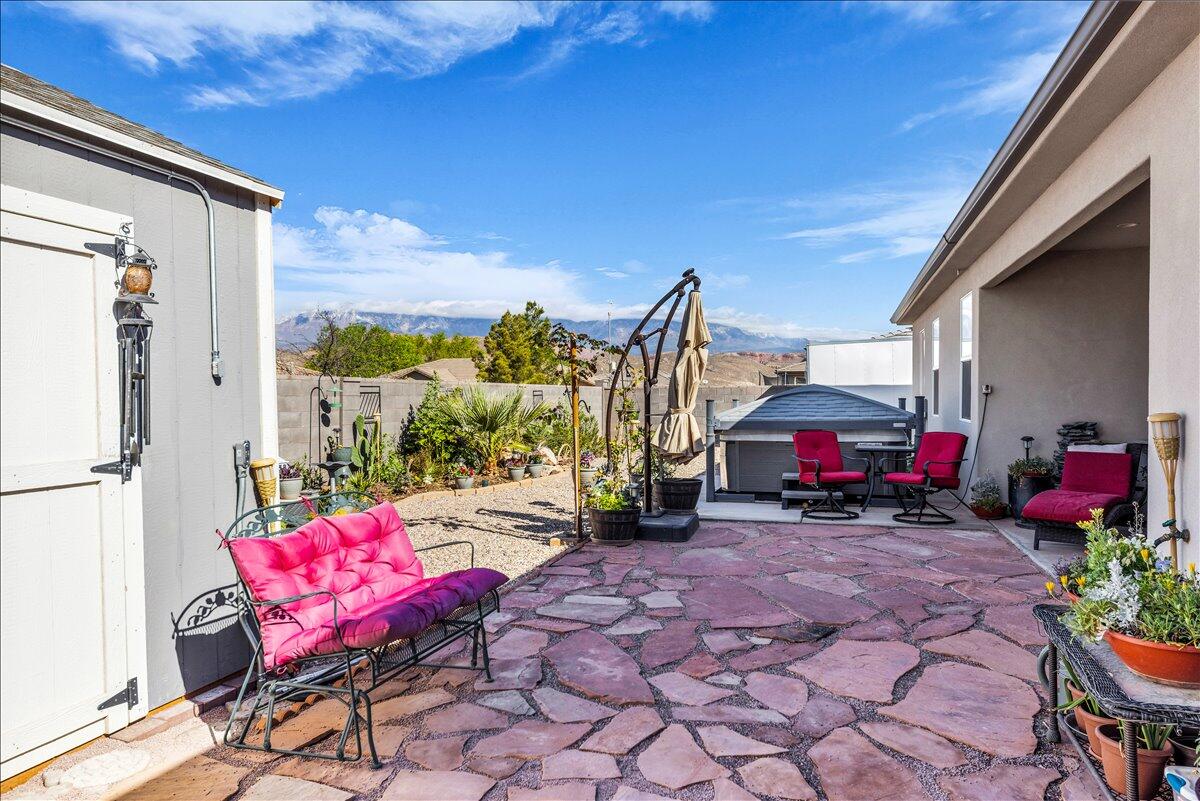 LAVA KNOLLS - Residential
