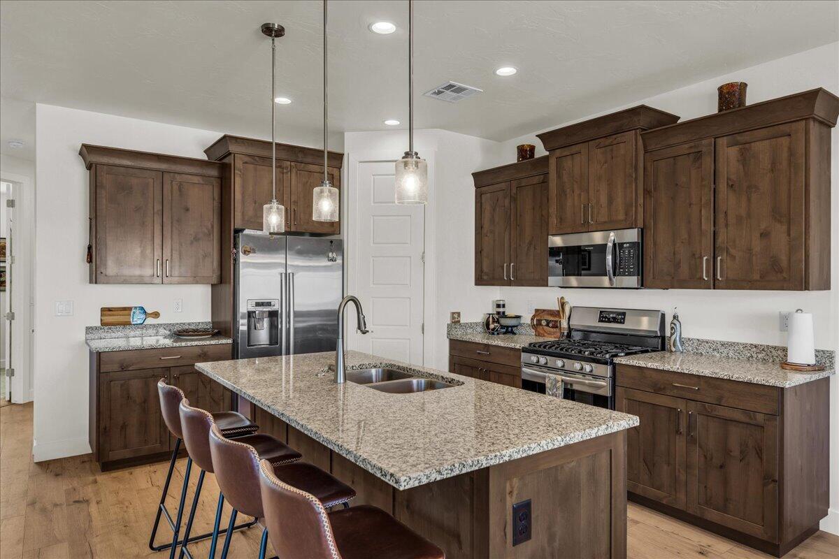 LAVA KNOLLS - Residential