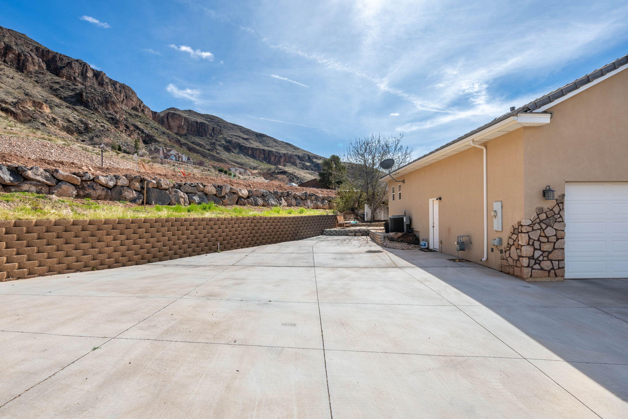 CLIFF SHADOW - Residential