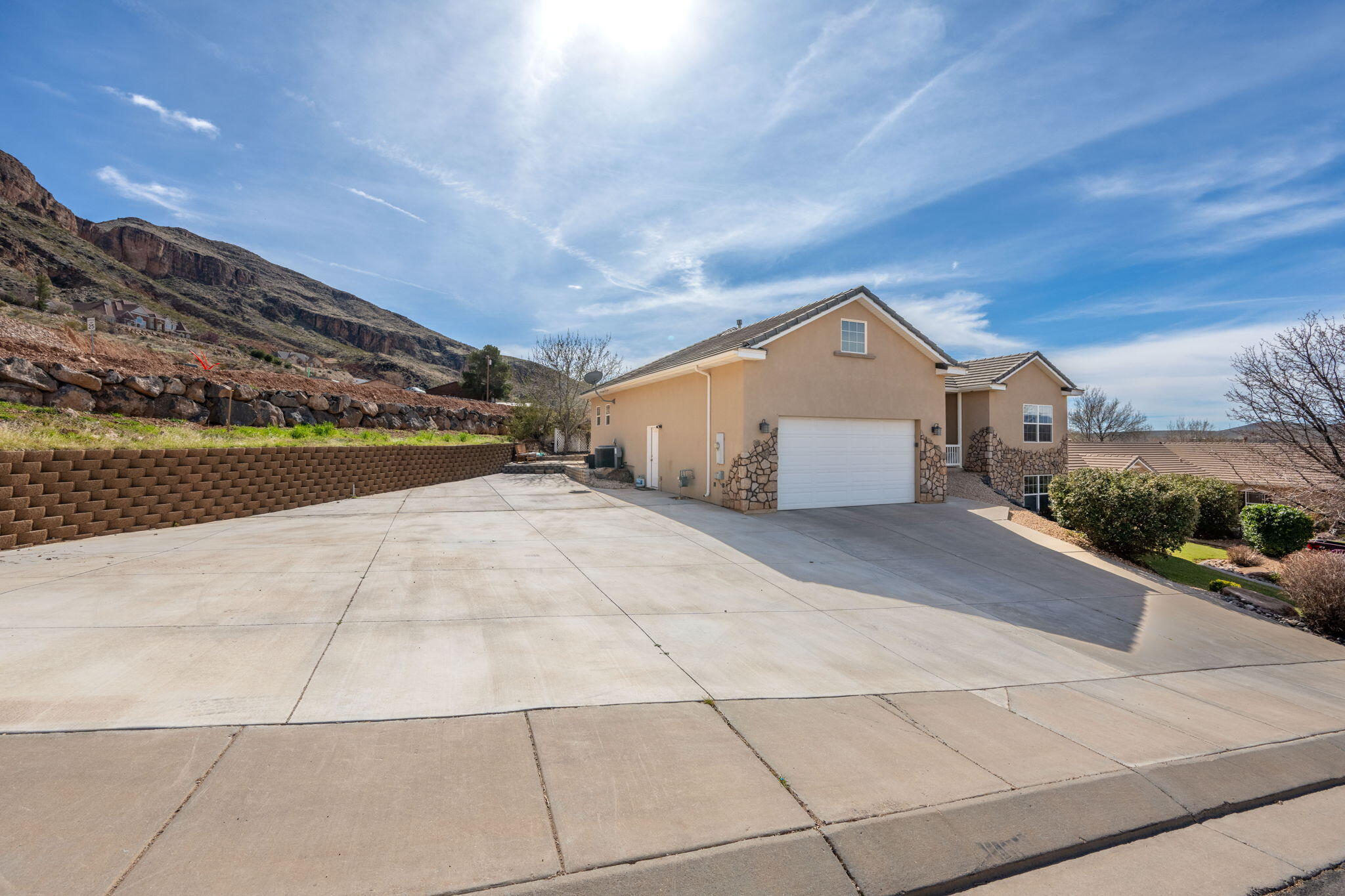 CLIFF SHADOW - Residential