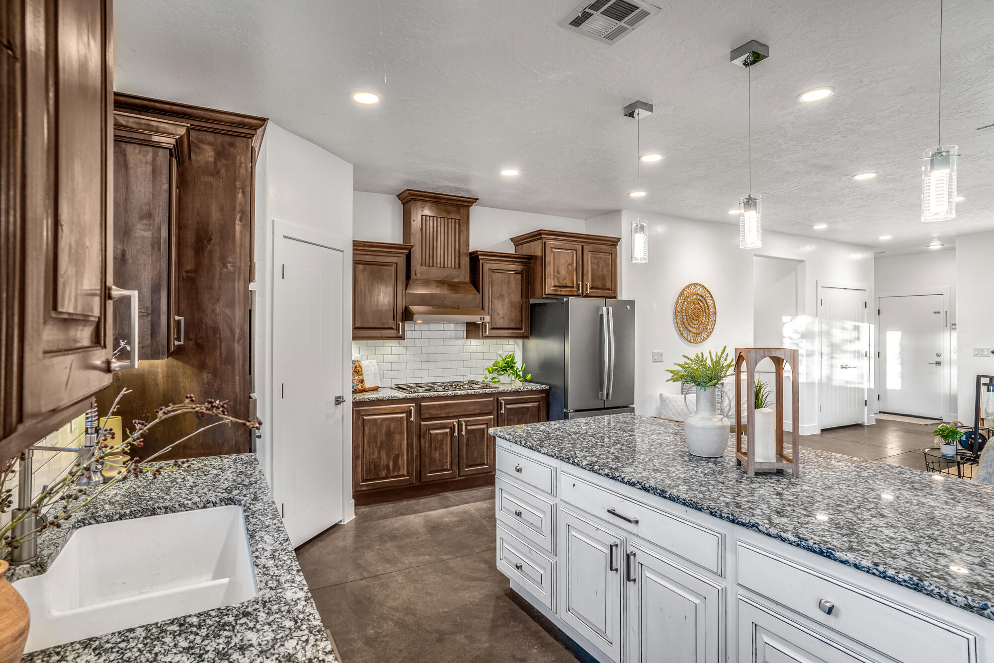 VIRGIN TOWNSITE - Residential