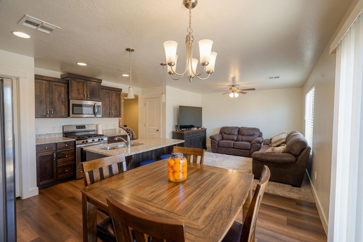 DESERT BLUFF AT DESERT CANYONS TOWNHOMES - Residential