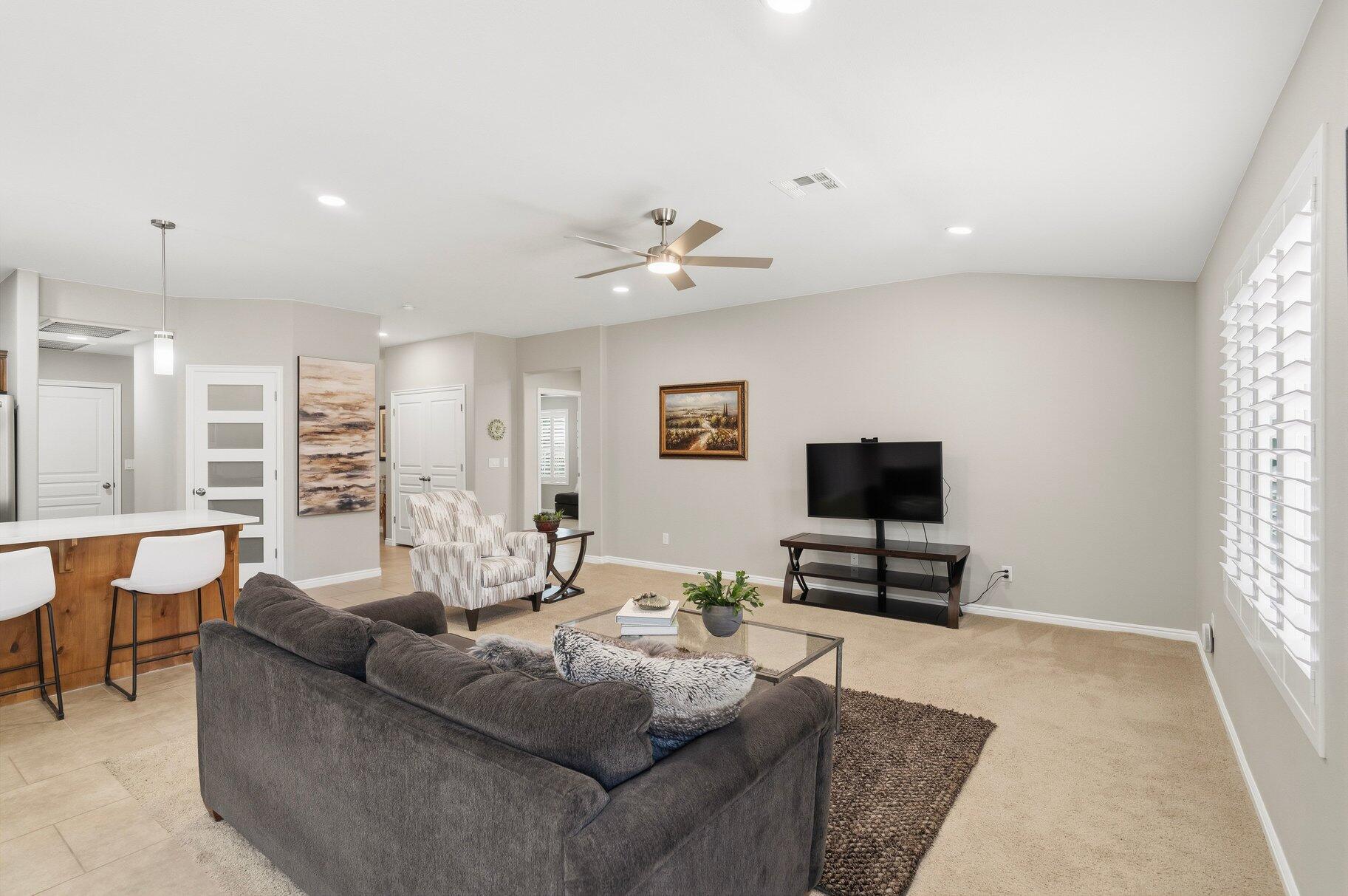 SUN CREST WEST - Residential