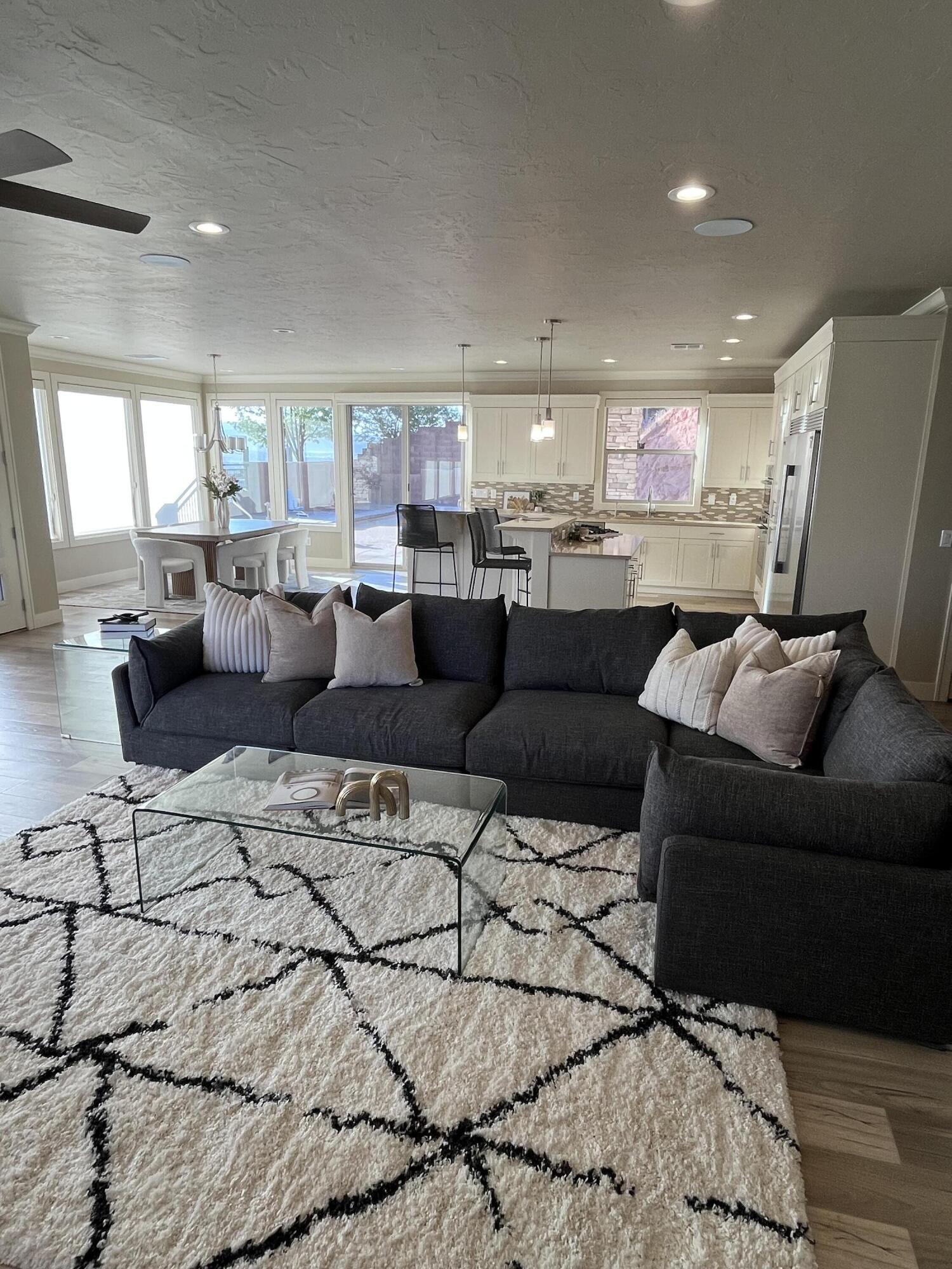 PRIMROSE POINT - Residential