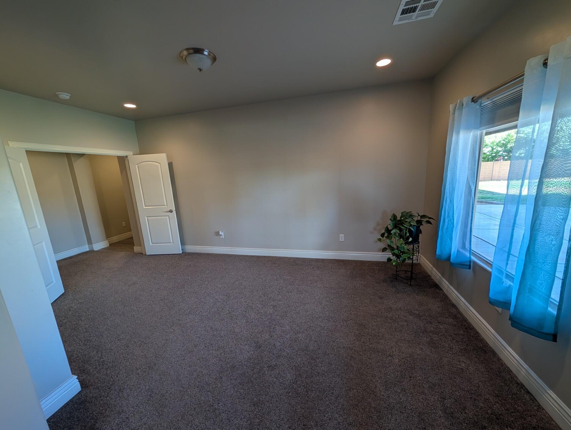 BROOKHAVEN FIELDS - Residential