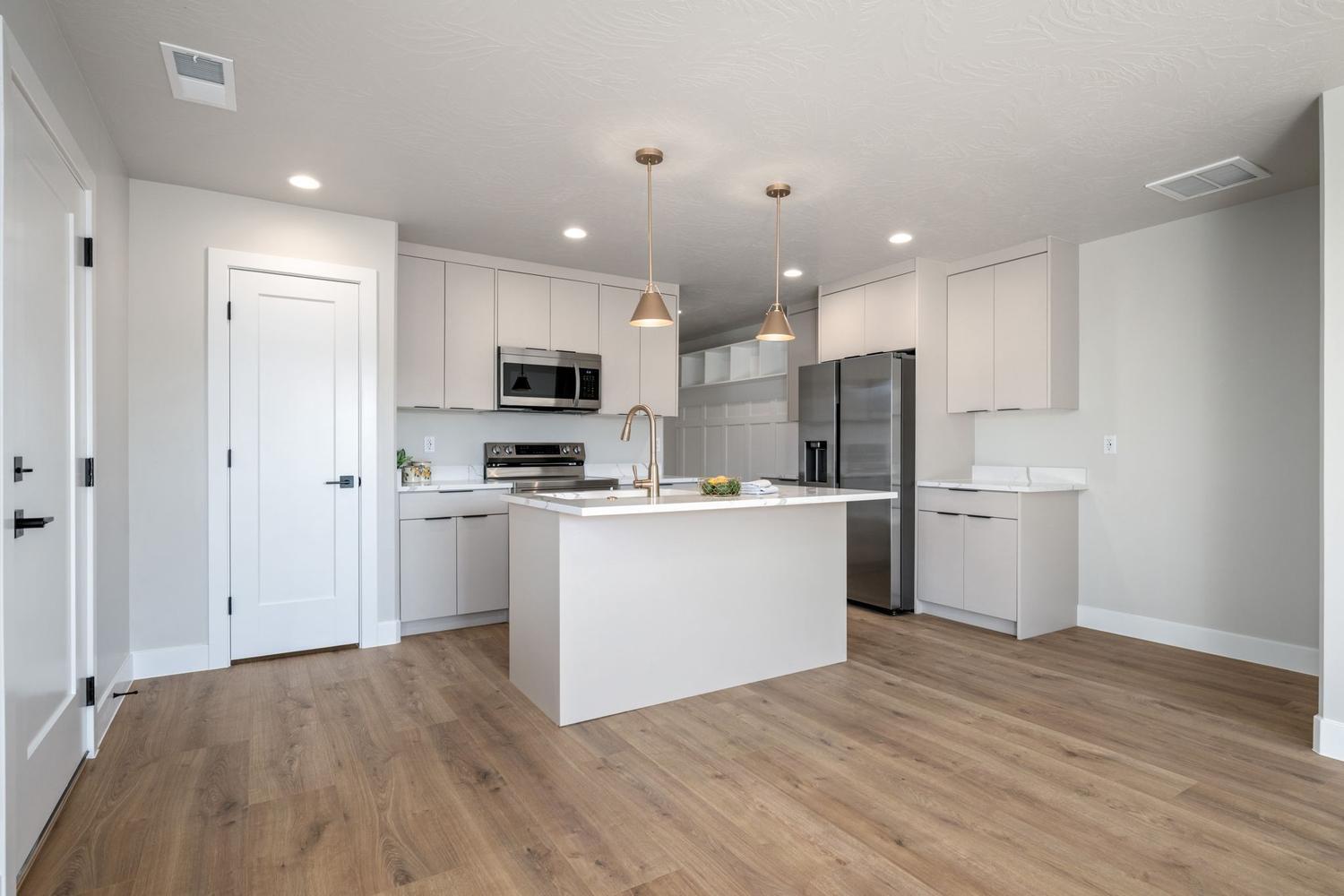 LAKESIDE AT STUCKI FARMS - Residential
