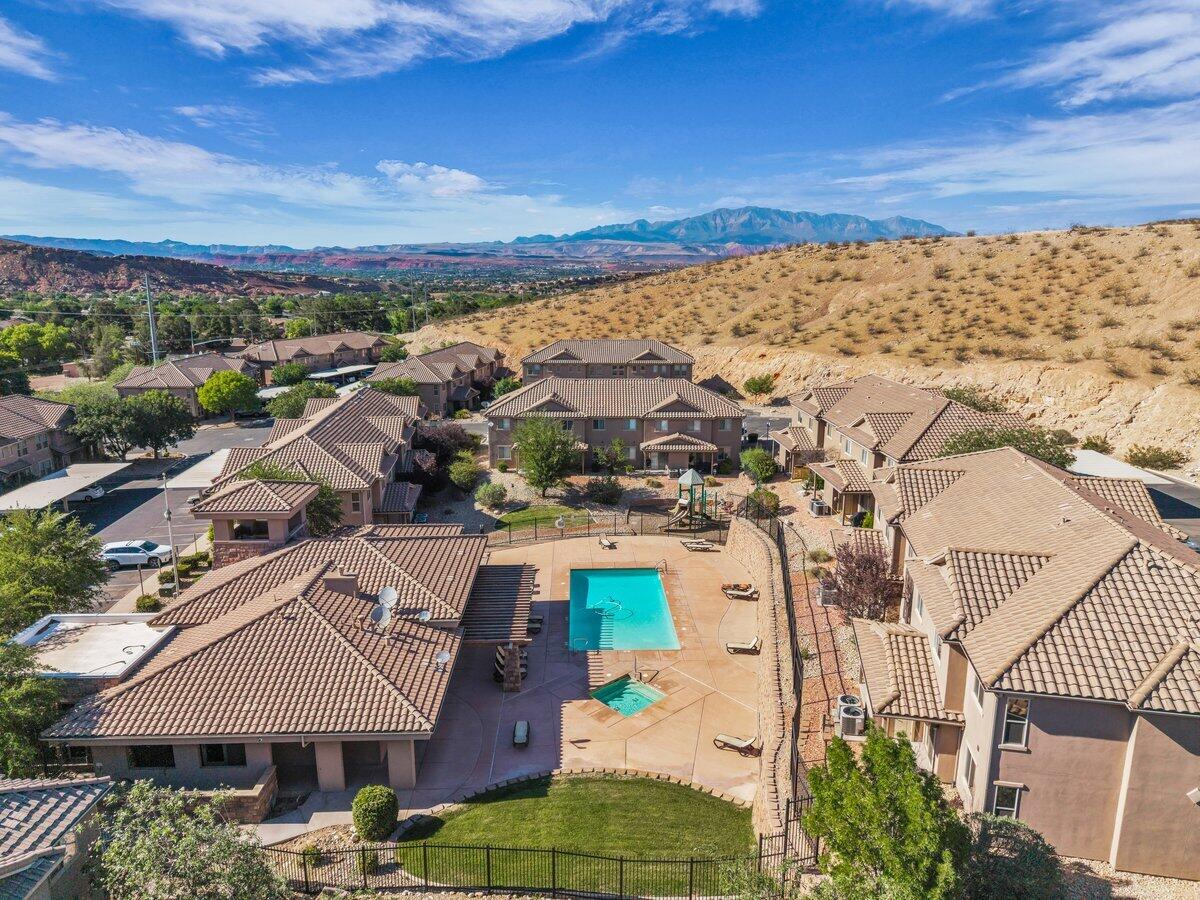 COTTAGES AT FOSSIL HILLS - Residential
