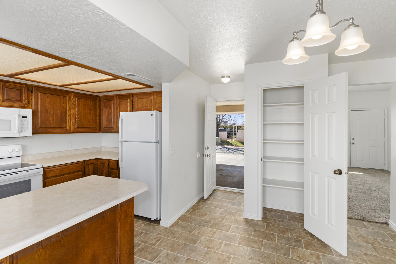 SPANISH PALMS TOWNHOMES - Residential