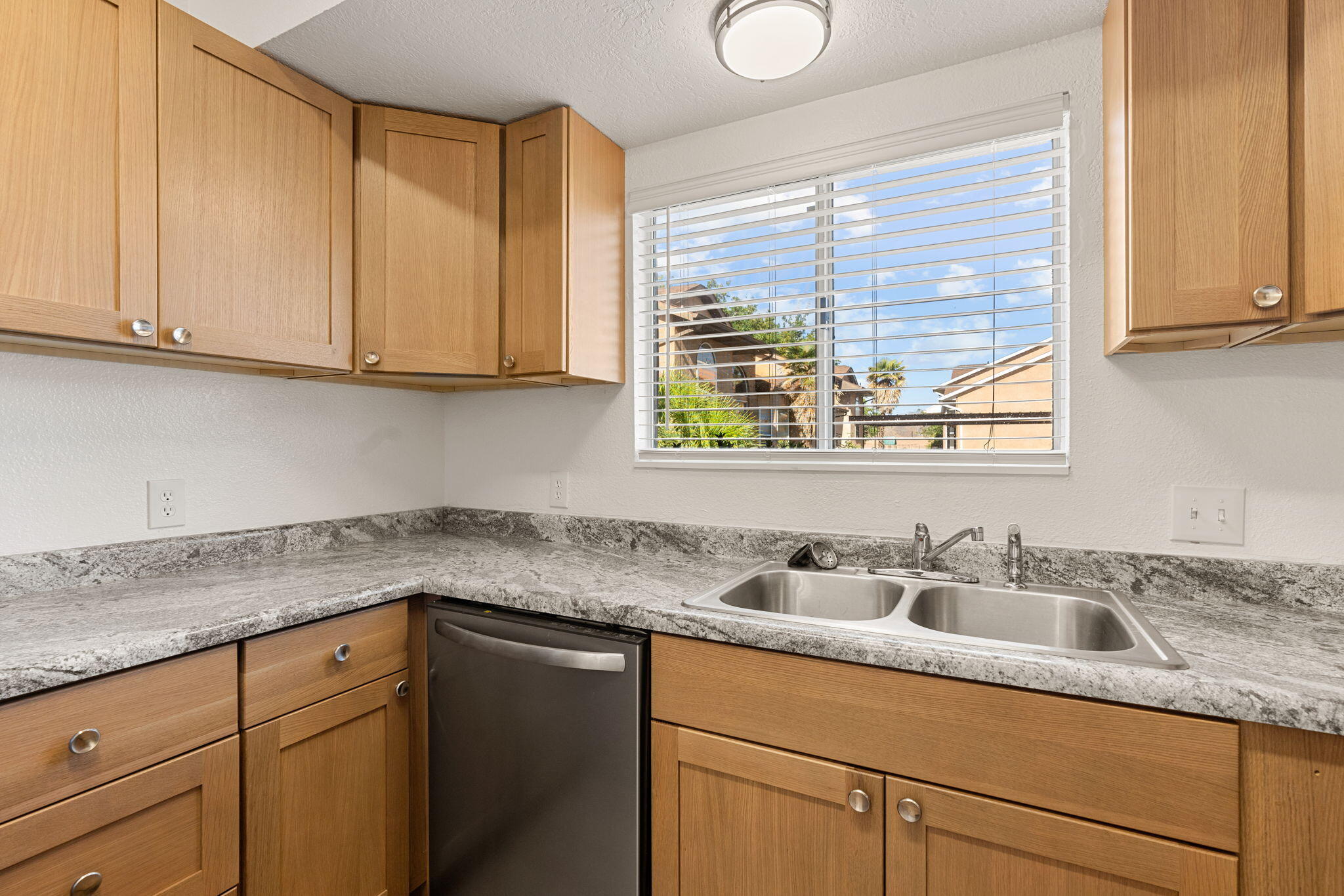 FLEETWOOD SQUARE CONDOS - Residential