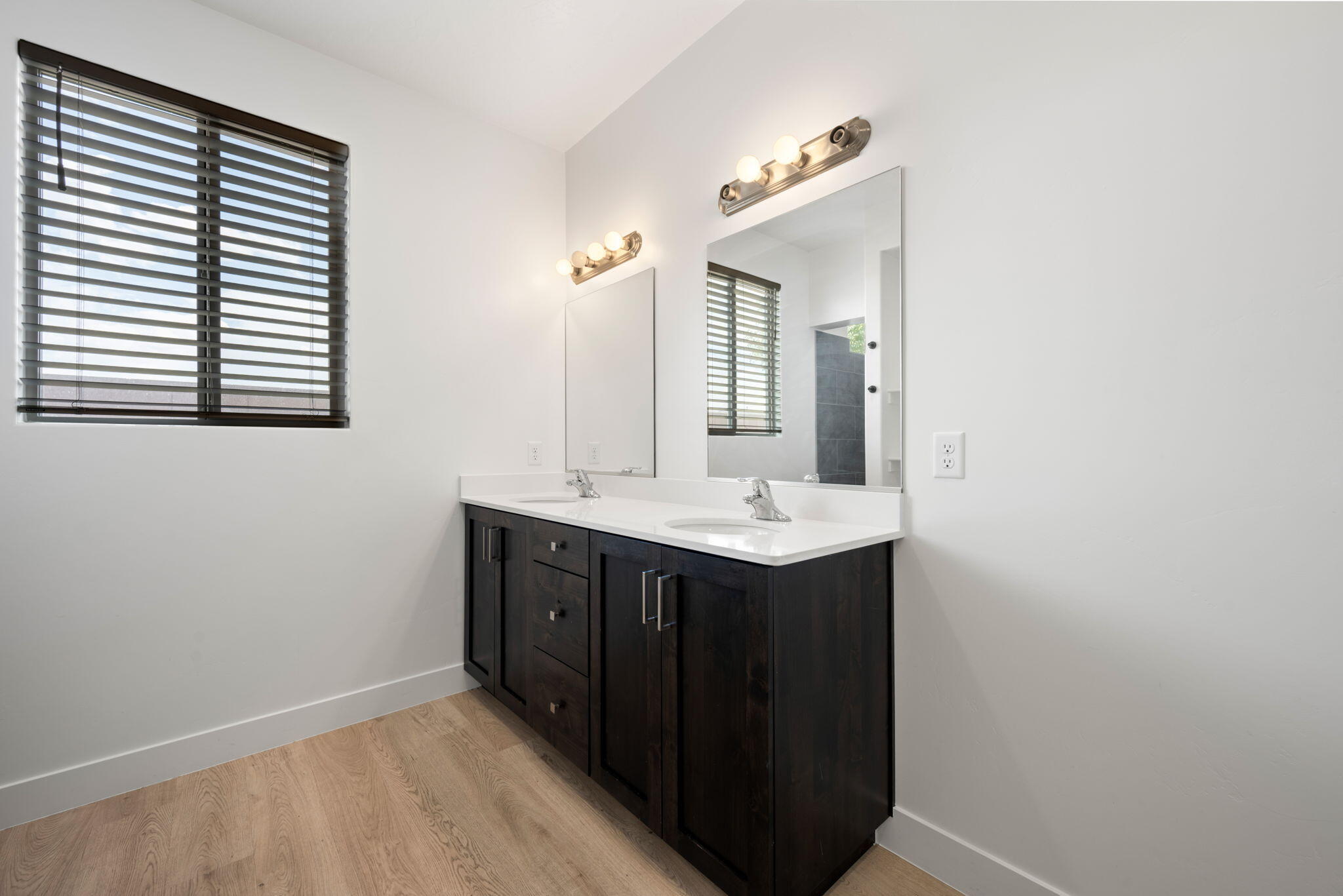 DESERT VISTA TOWNHOMES AT DESERT CANYONS - Residential
