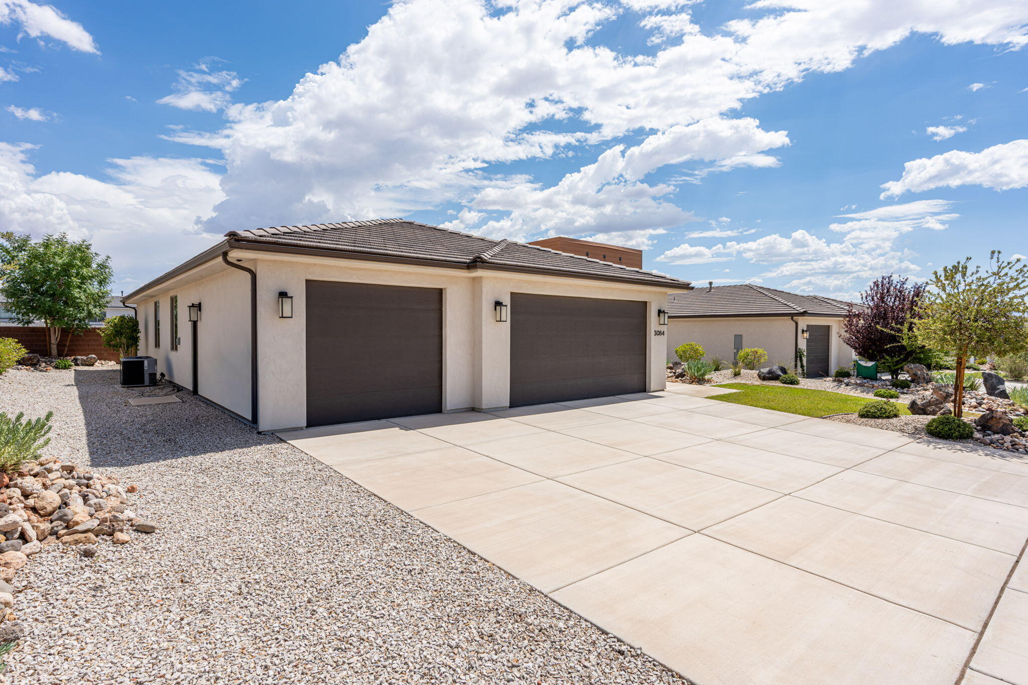 DESERT VISTA TOWNHOMES AT DESERT CANYONS - Residential