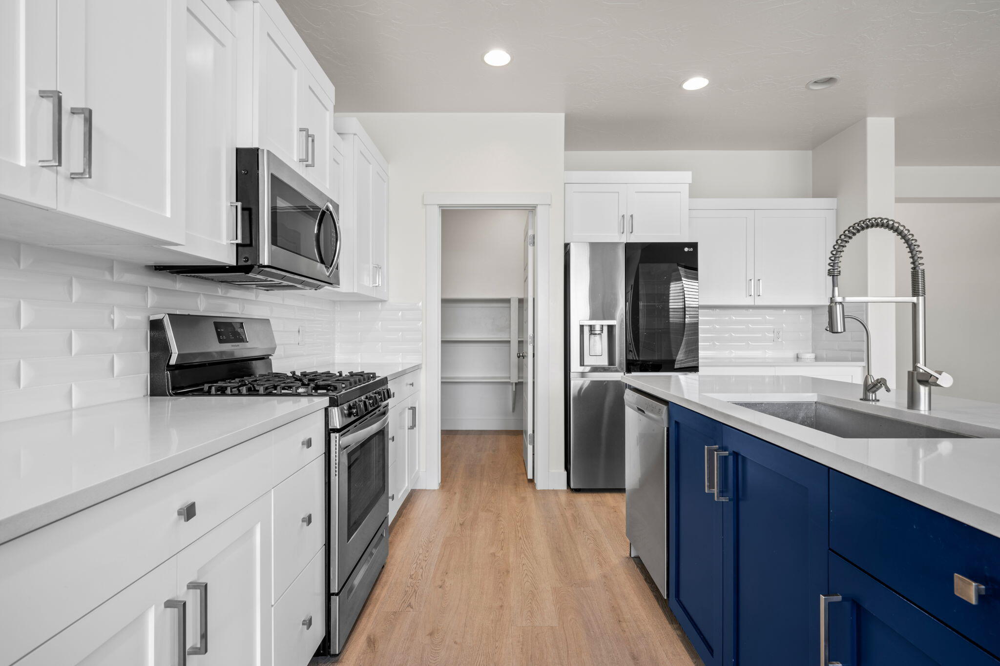DESERT VISTA TOWNHOMES AT DESERT CANYONS - Residential