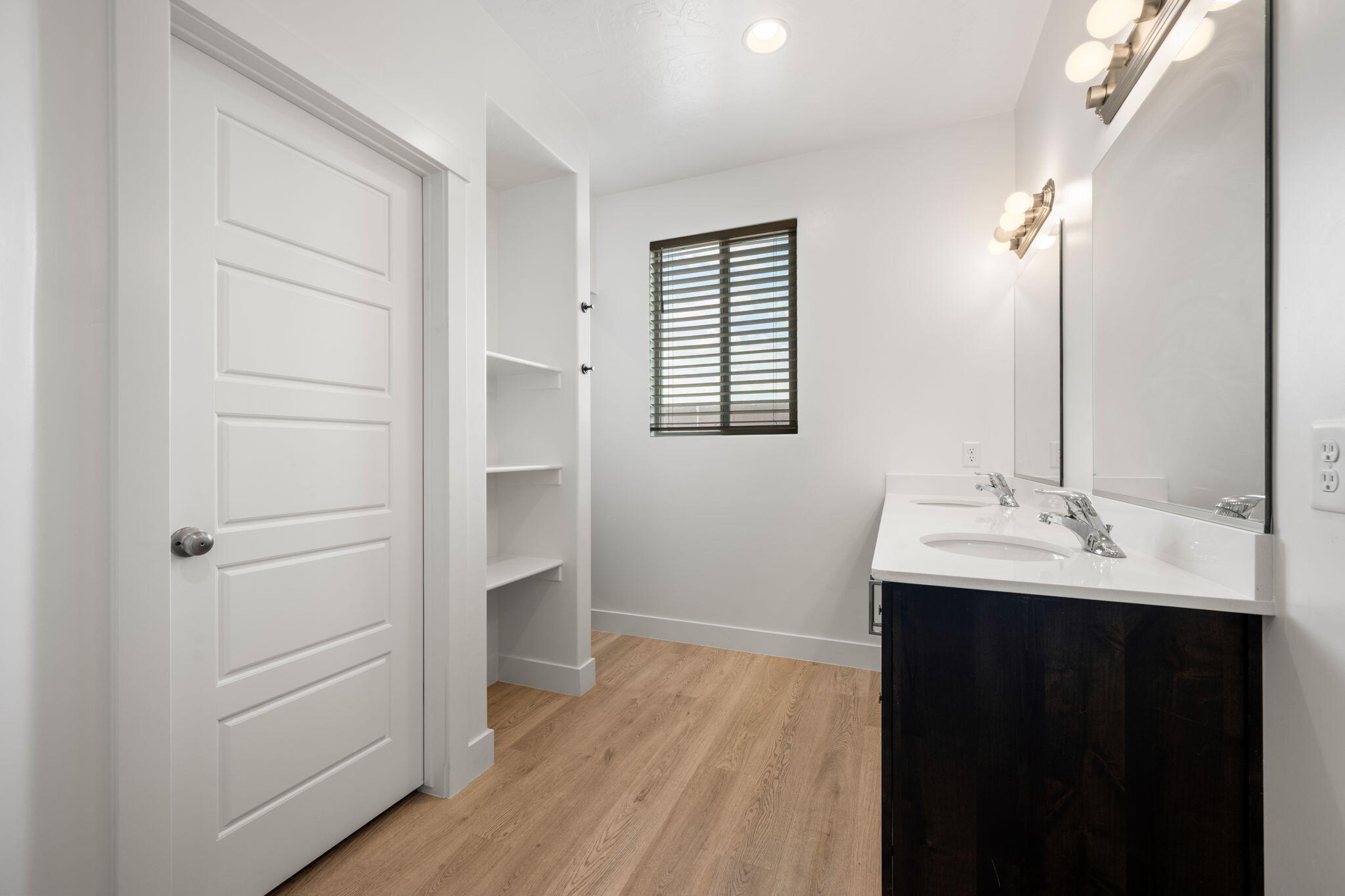 DESERT VISTA TOWNHOMES AT DESERT CANYONS - Residential