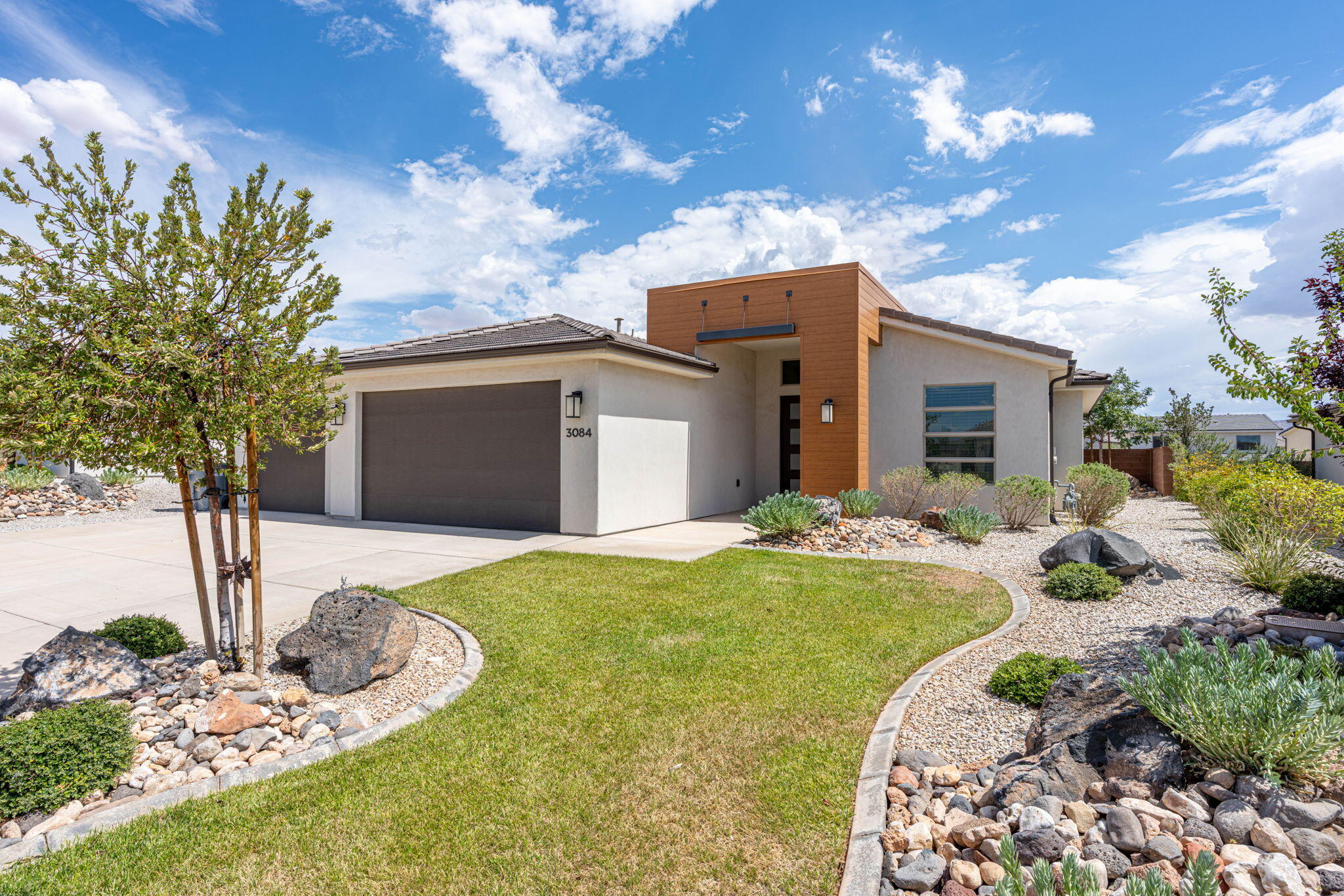 DESERT VISTA TOWNHOMES AT DESERT CANYONS - Residential