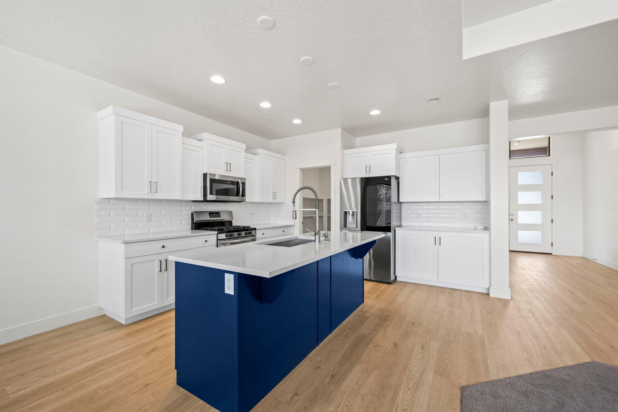 DESERT VISTA TOWNHOMES AT DESERT CANYONS - Residential
